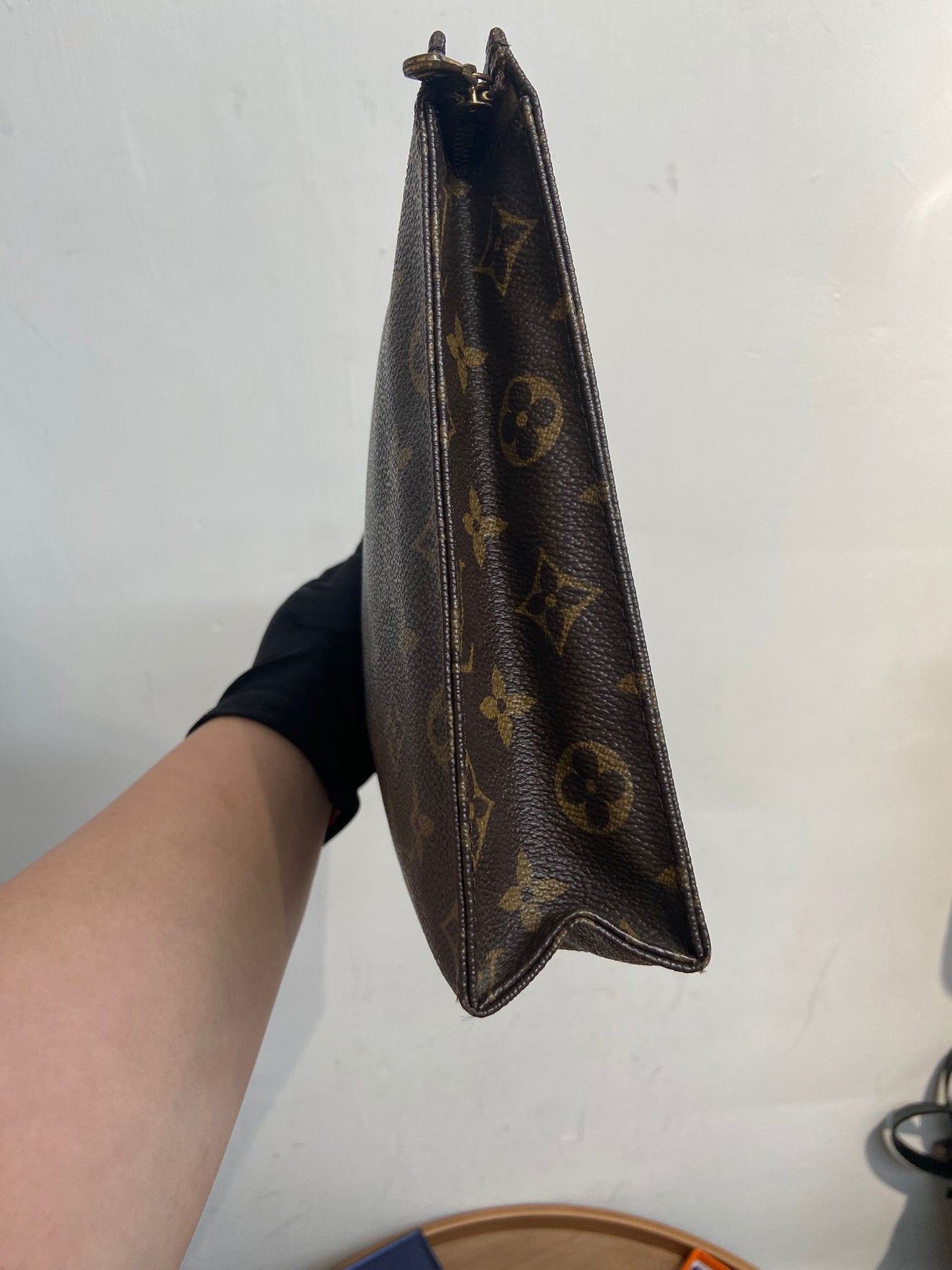 LV POUCH 洗漱包