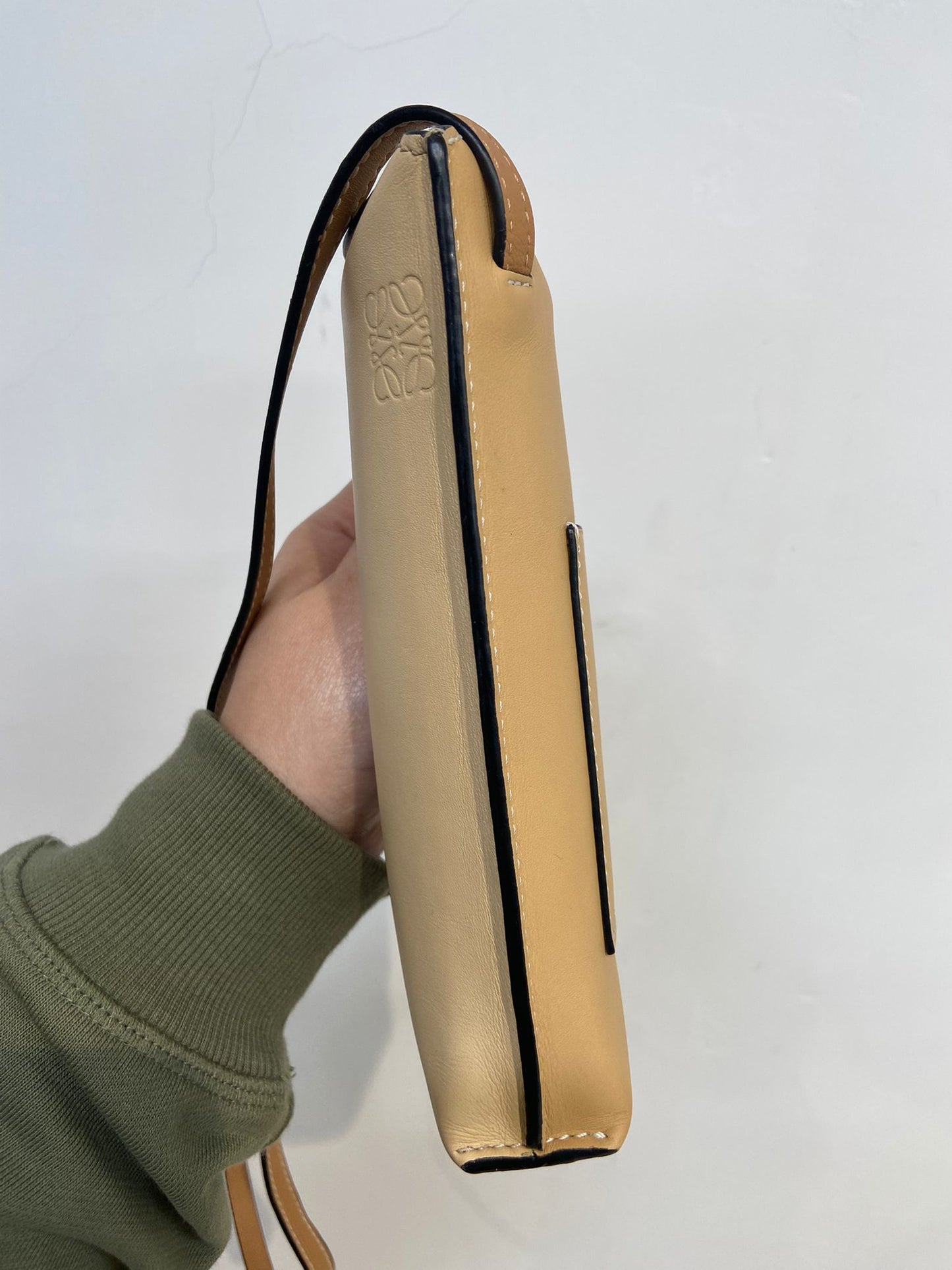 Loewe 直身電話袋