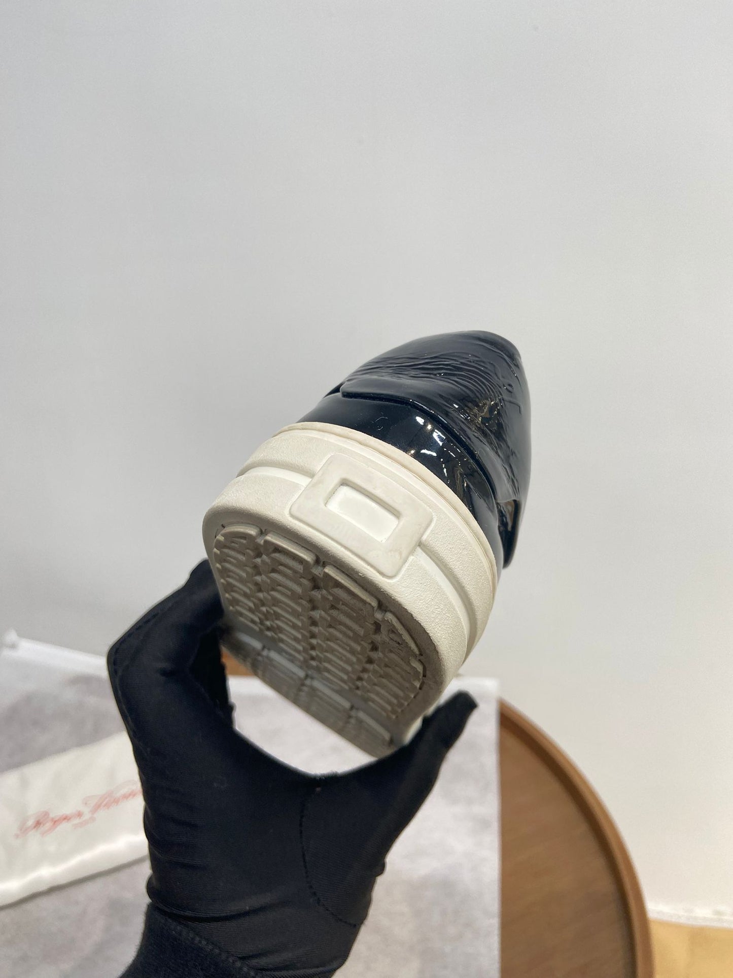 RV 黑色漆皮運動鞋
