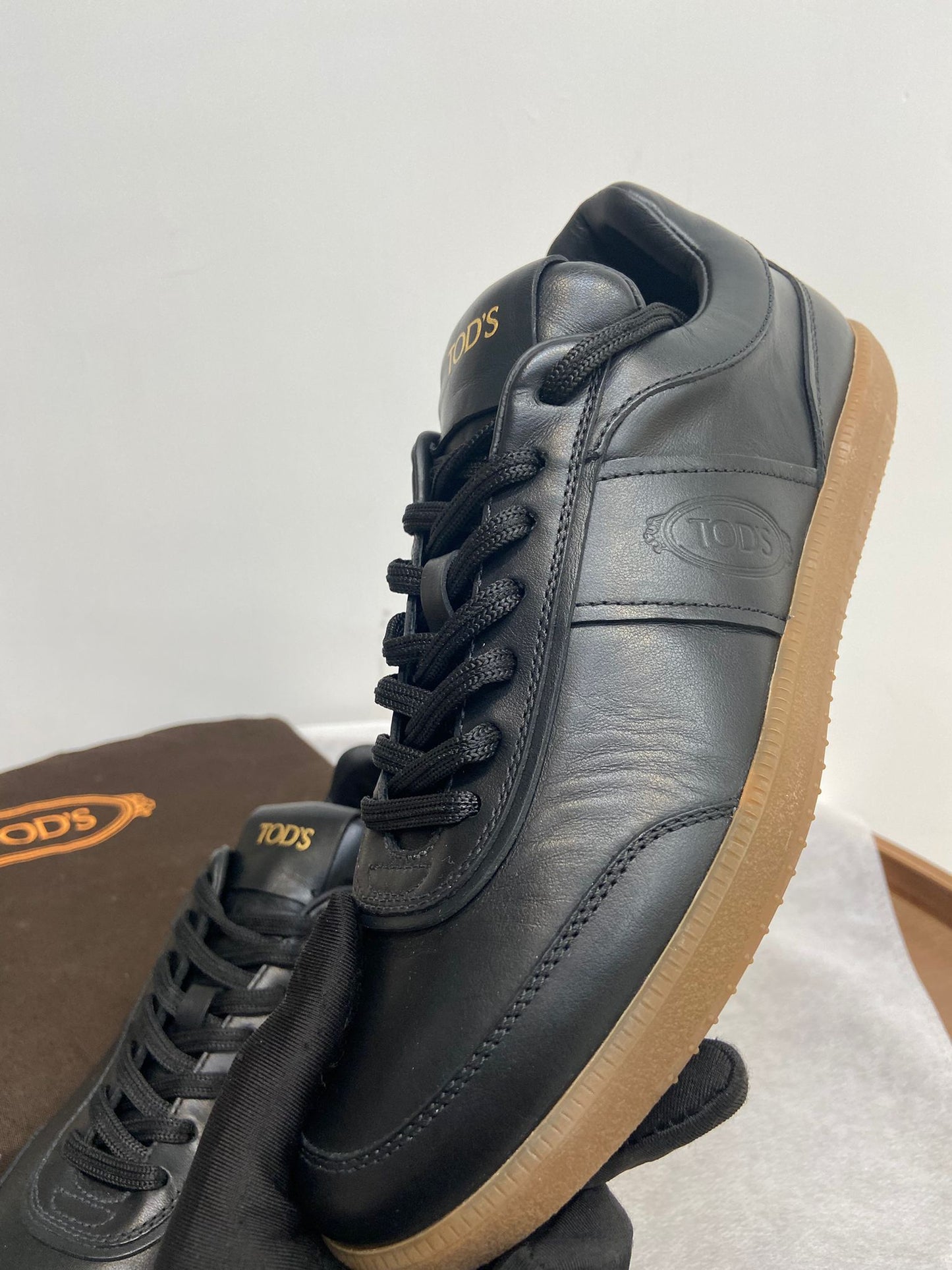 Tod’s黑色運動鞋 (未使用閑置品)