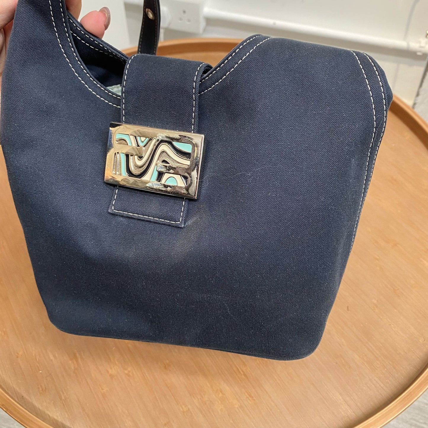 FENDI 琺瑯扣牛仔牛角腋下袋