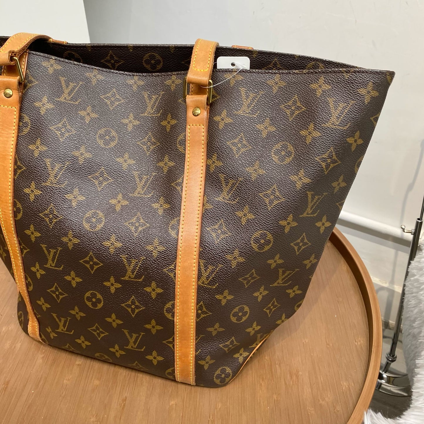 LV TOTE
