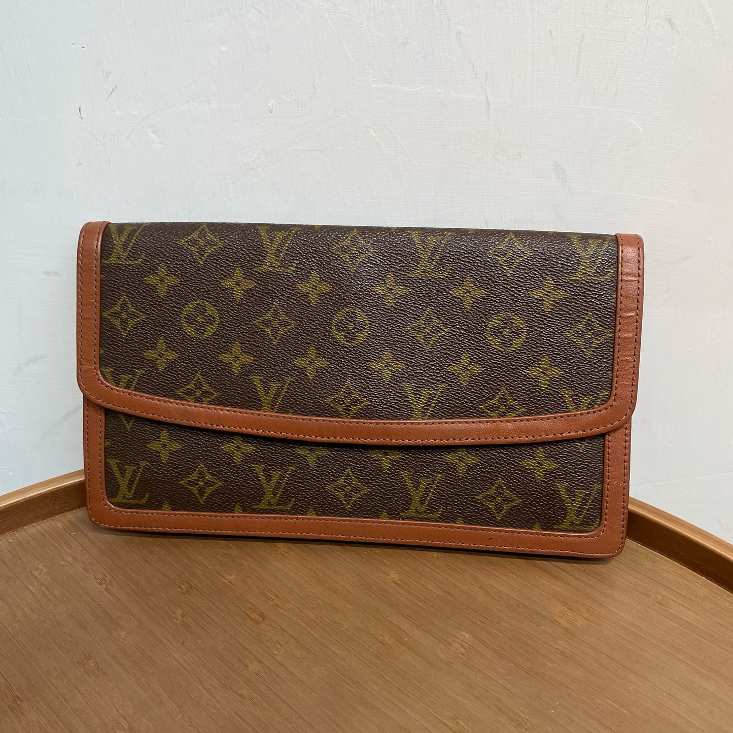 LV POUCH