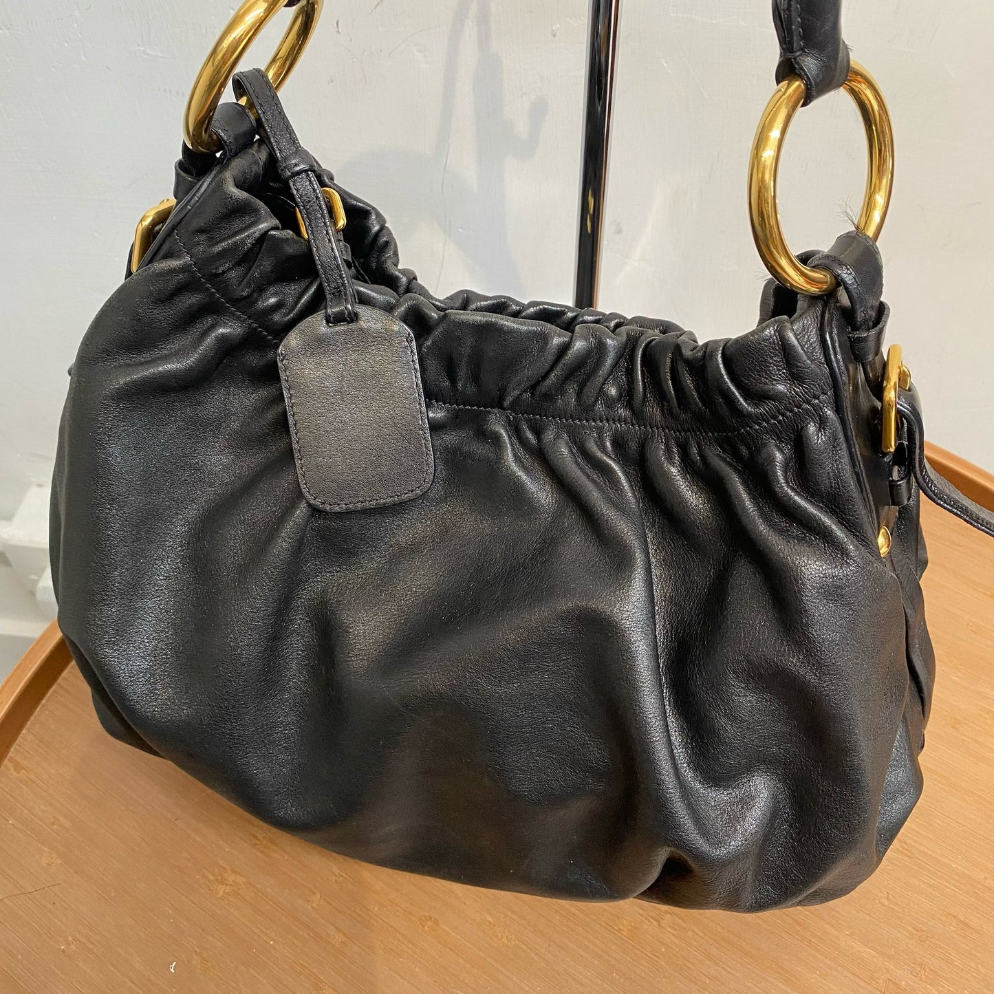 PRADA 黑金單肩包