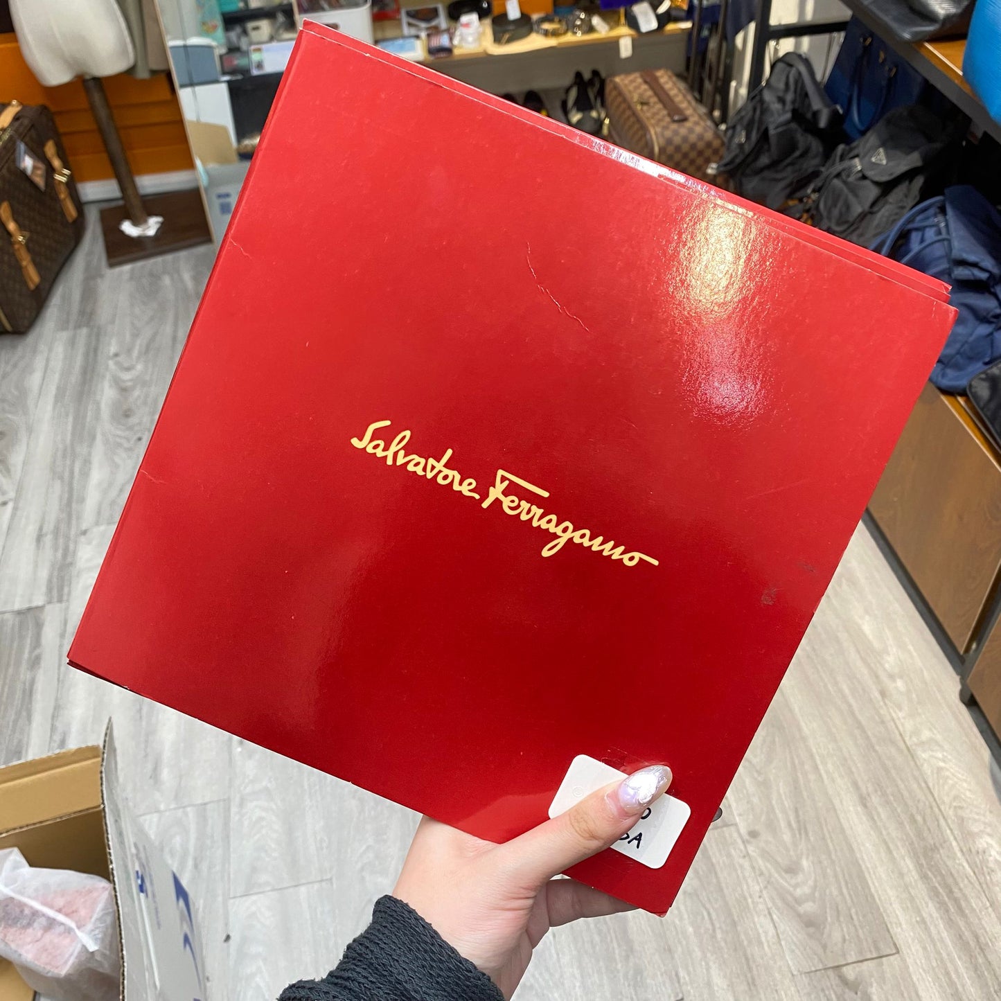 Ferragamo 100%真絲大絲巾 有盒有tag