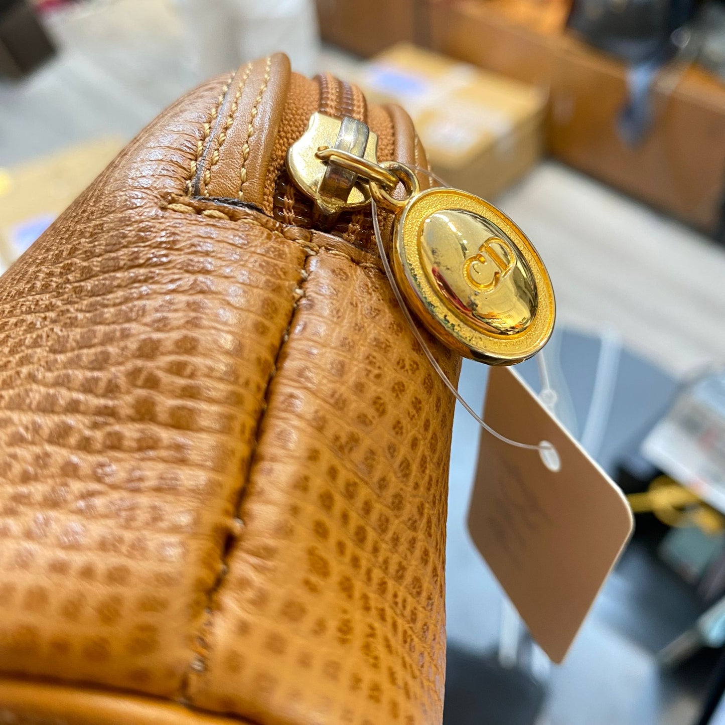 DIOR 金蛋 Pouch
