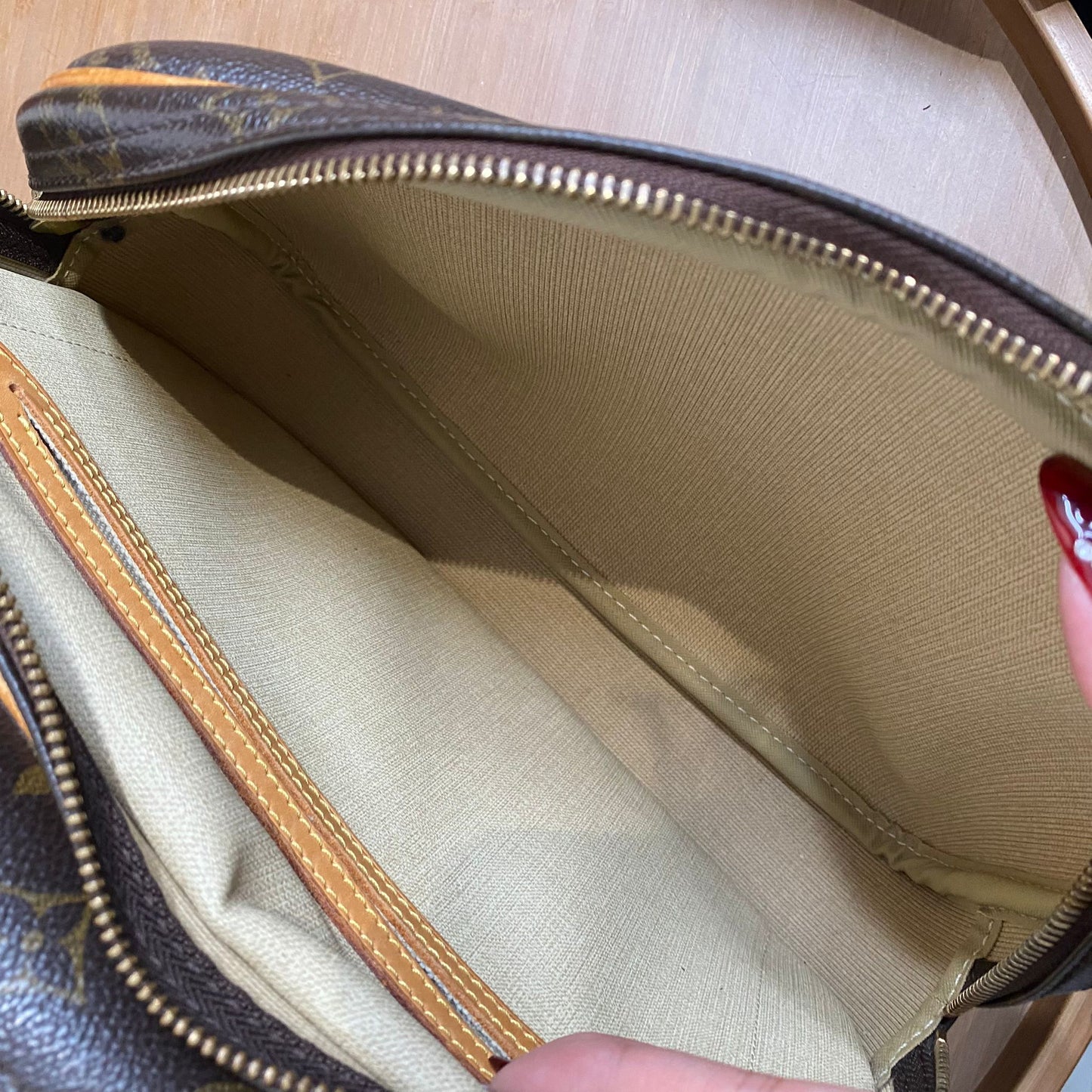 LV 記者袋