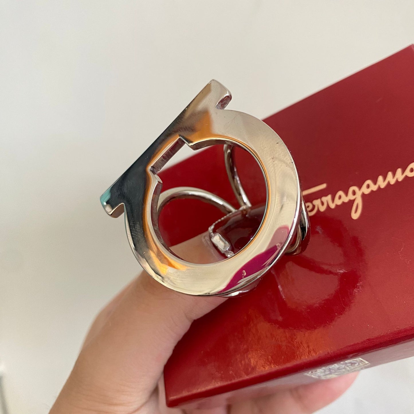 Ferragamo絲巾扣 有盒