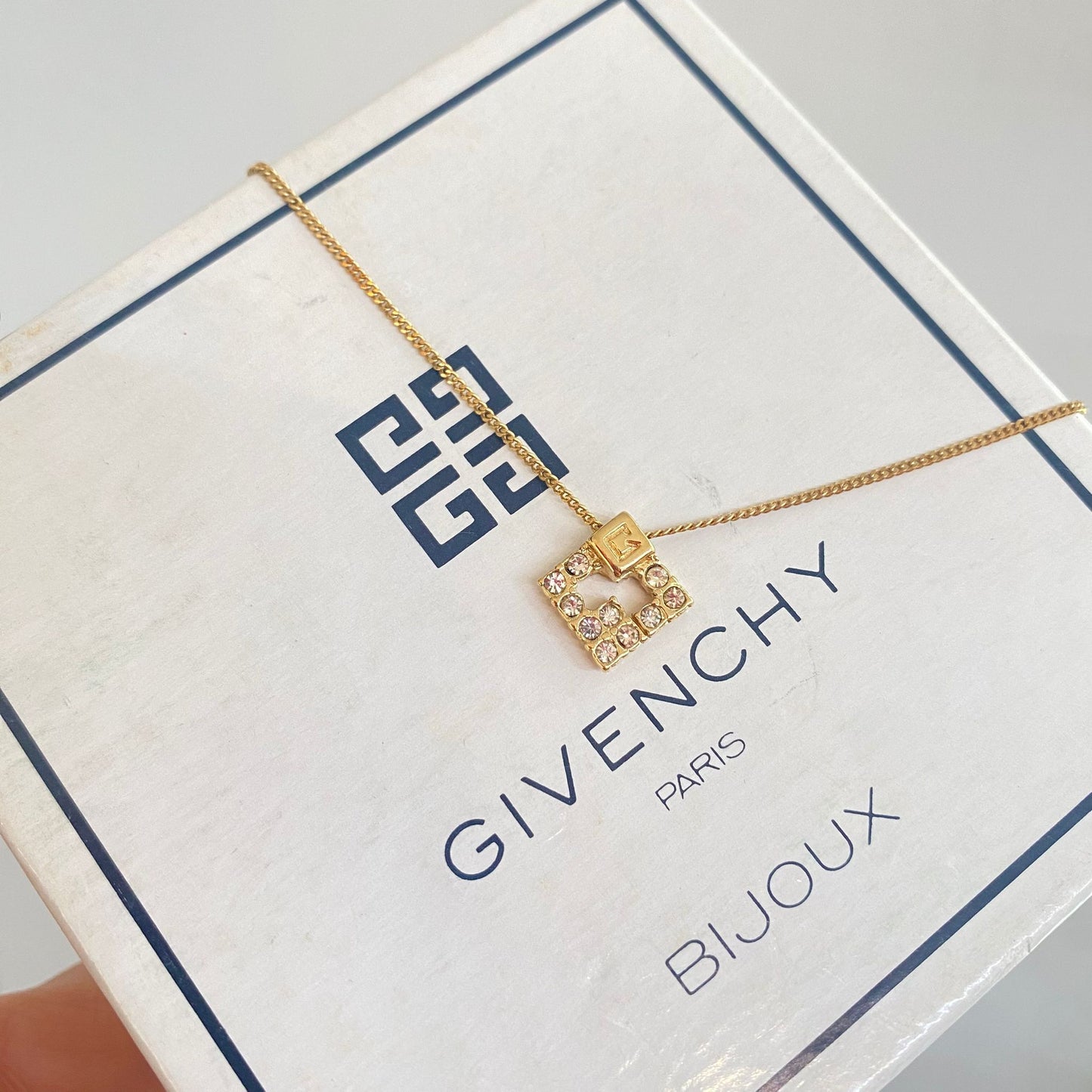 GIVENCHY頸鏈 有盒