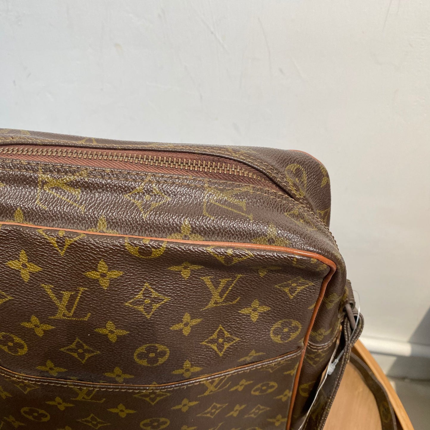 LV 老花斜孭袋