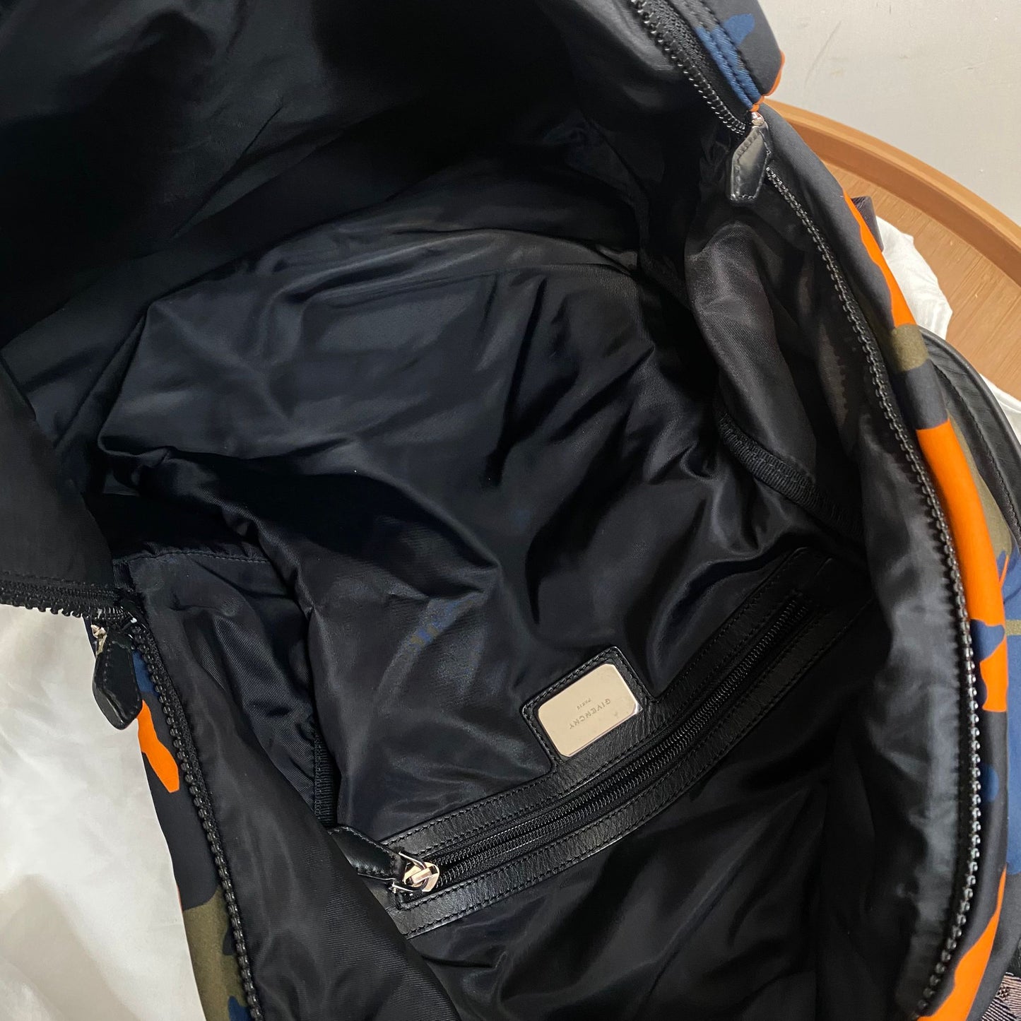 Givenchy迷彩背囊 有塵袋