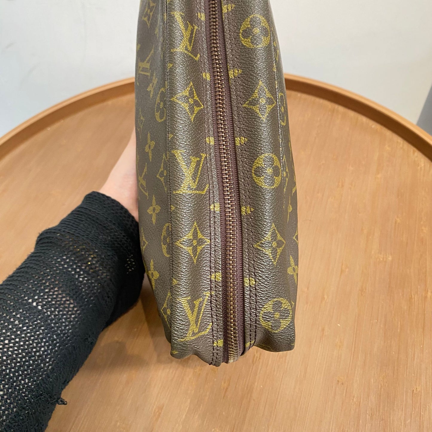 LV Pouch