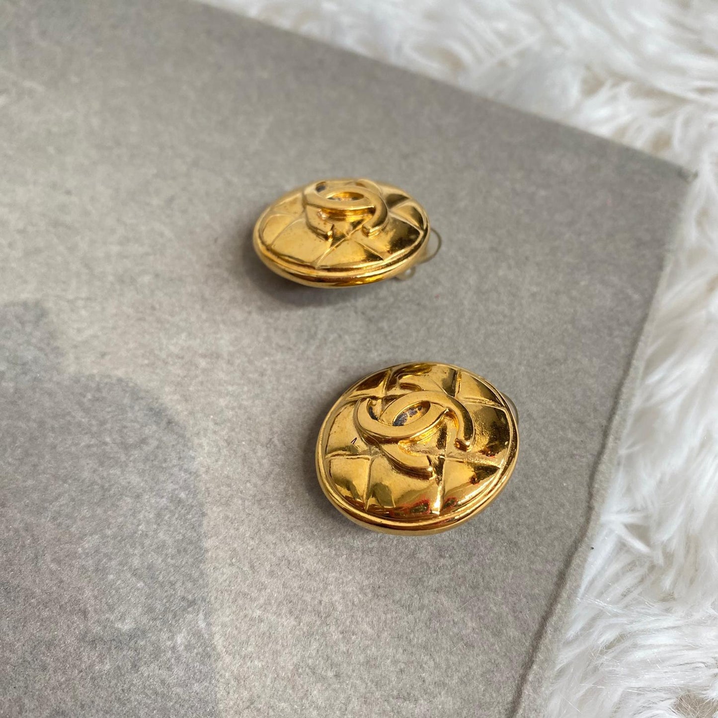 CHANEL 金色耳夾 有刻印