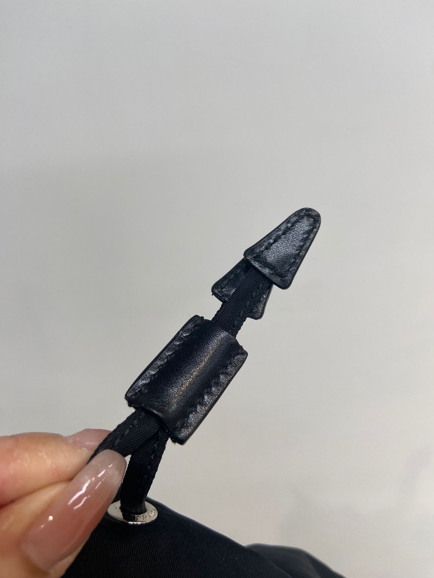 Prada 黑色尼龍索繩袋