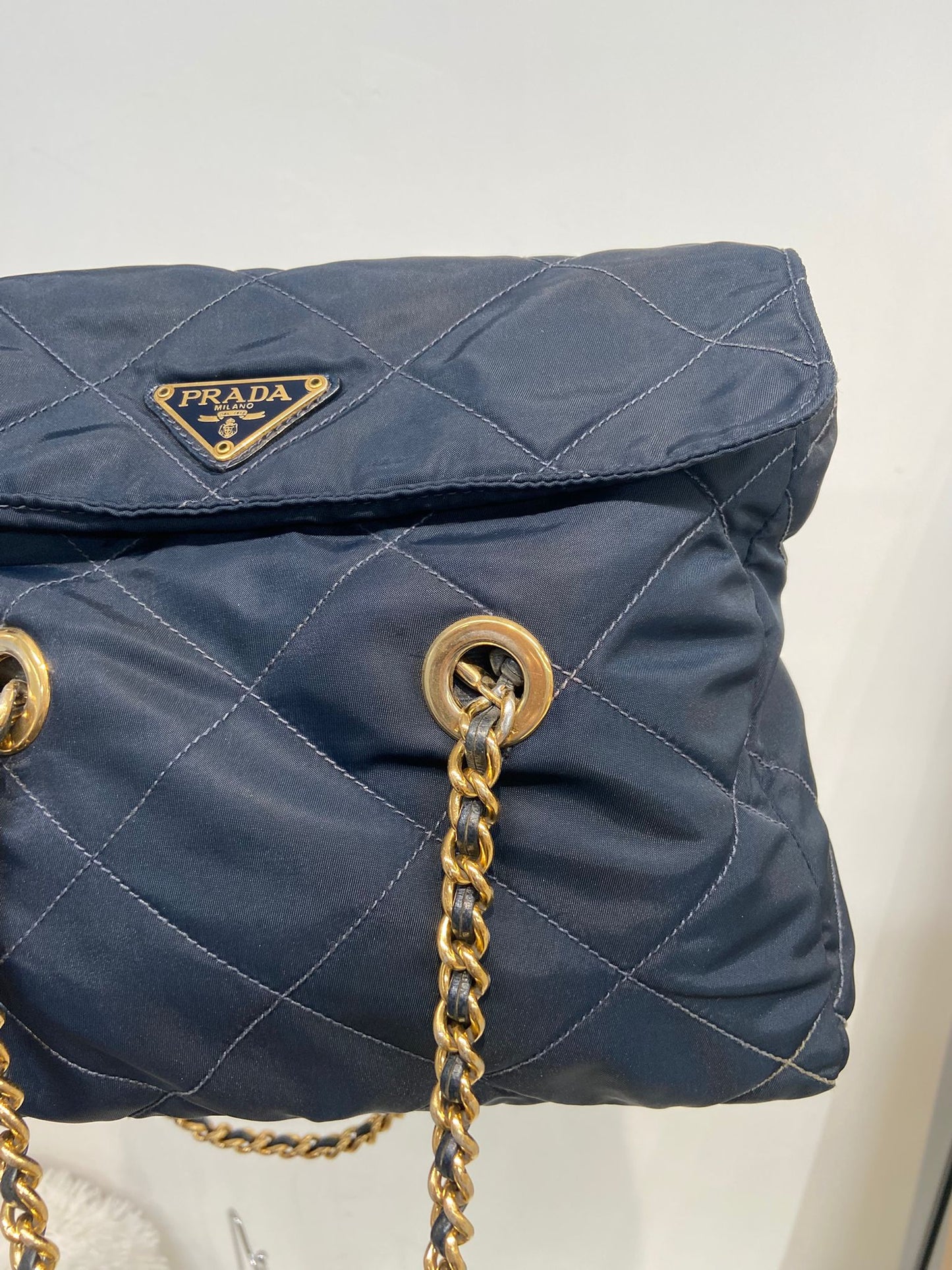 Prada 深藍色降落傘鏈條包