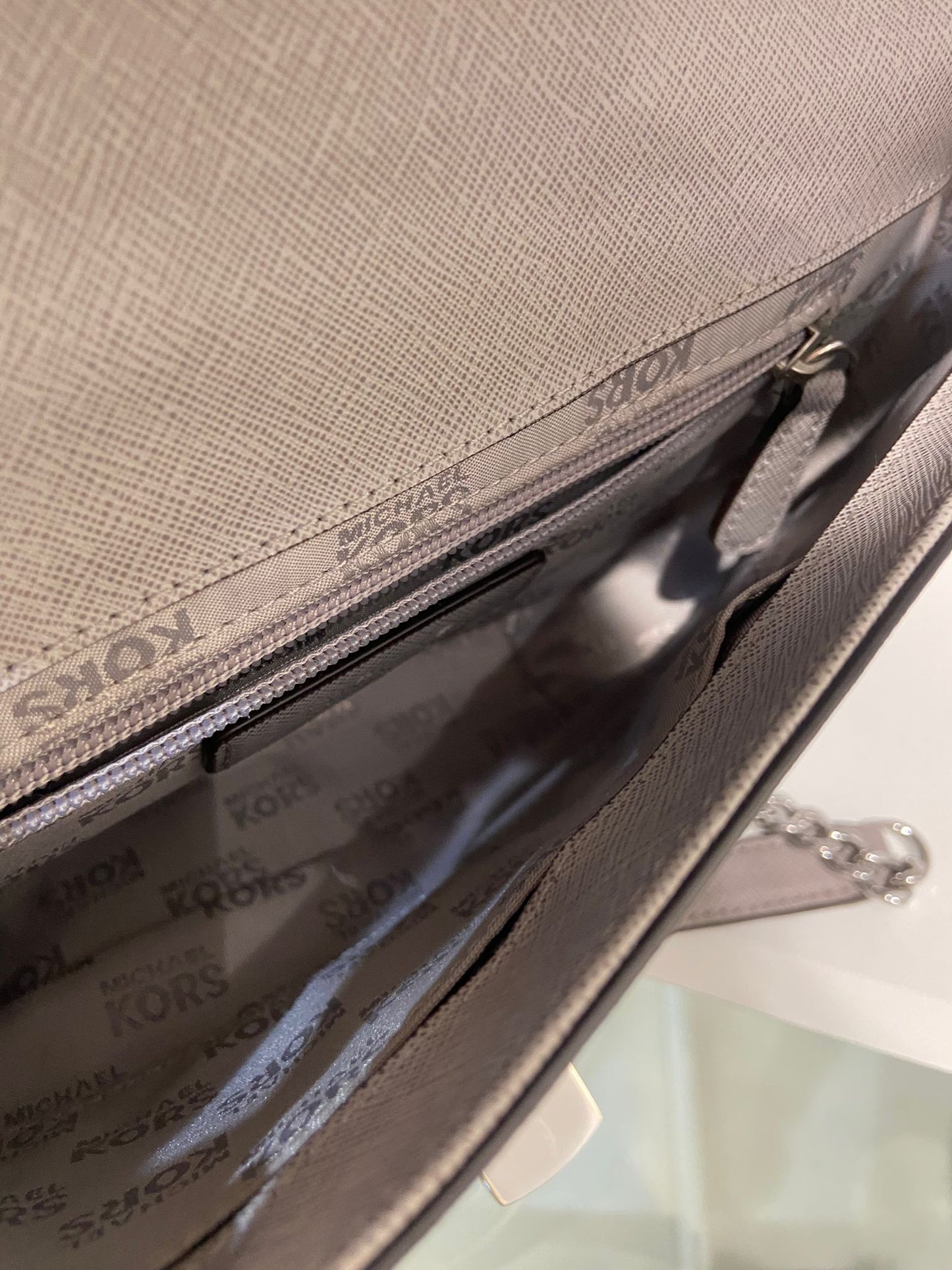 Michael kors 灰色鏈條包