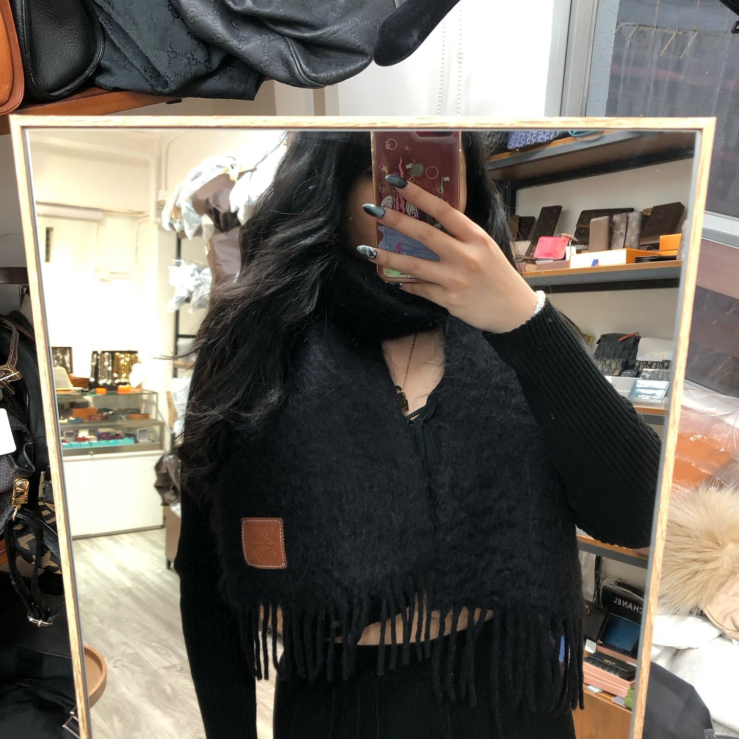 LOEWE 黑色海馬毛頸巾