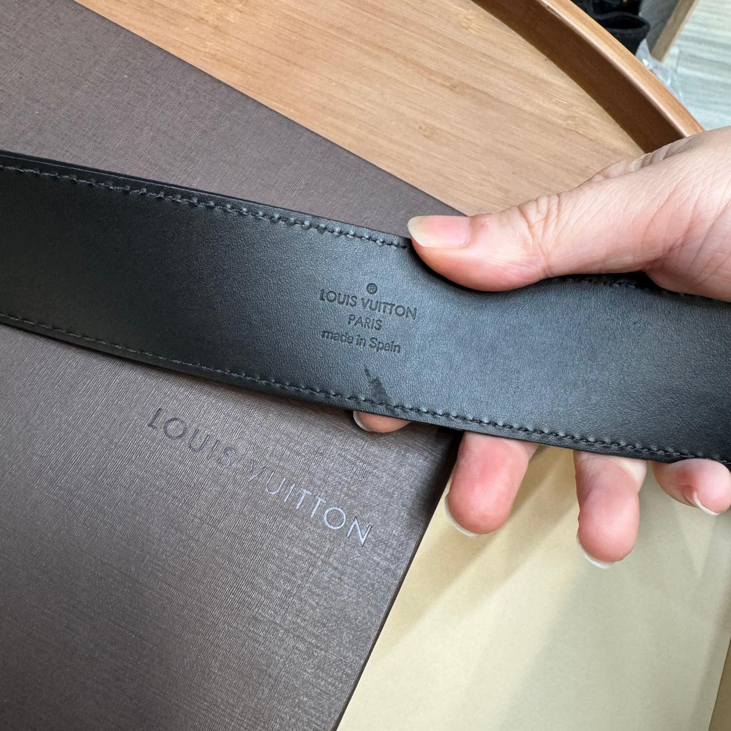 LV 男裝皮帶 有盒、塵袋