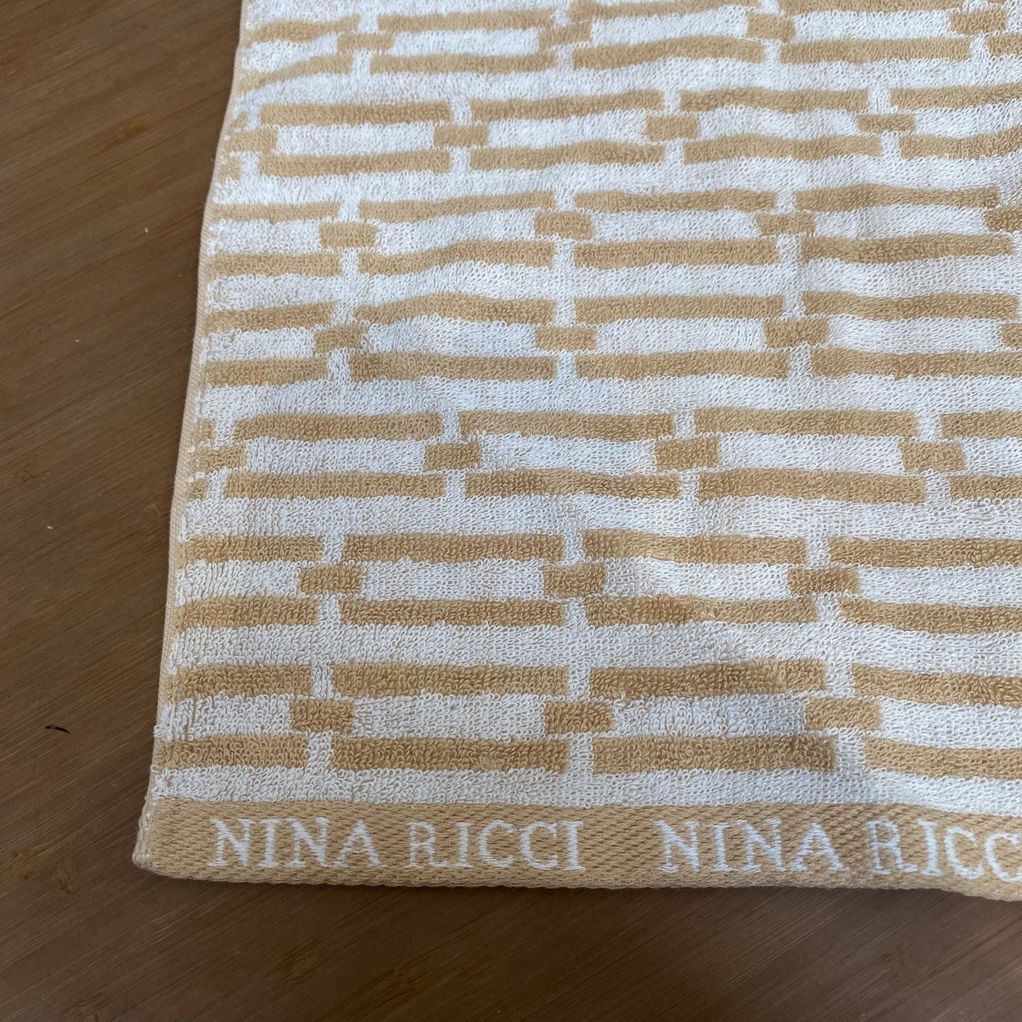 Nina Ricci 方巾