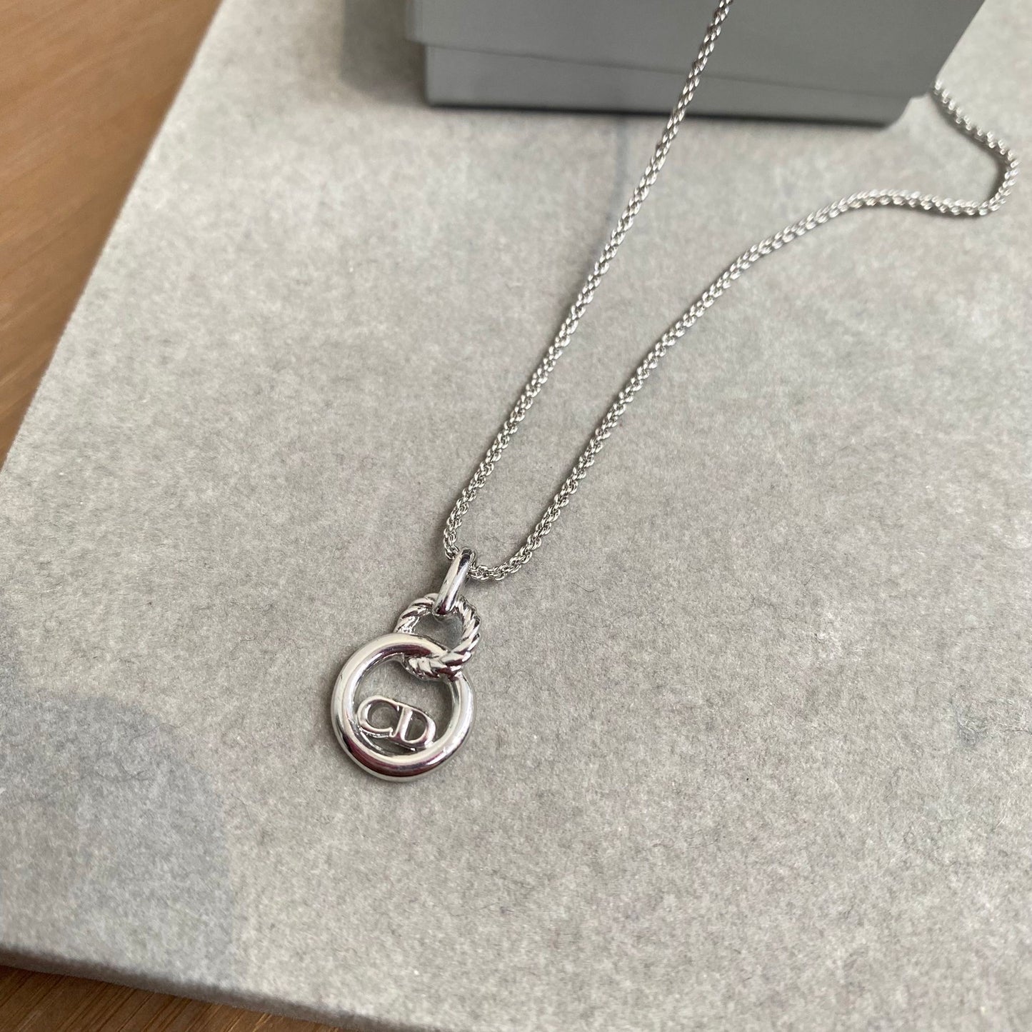 DIOR 頸鏈 有盒有塵袋