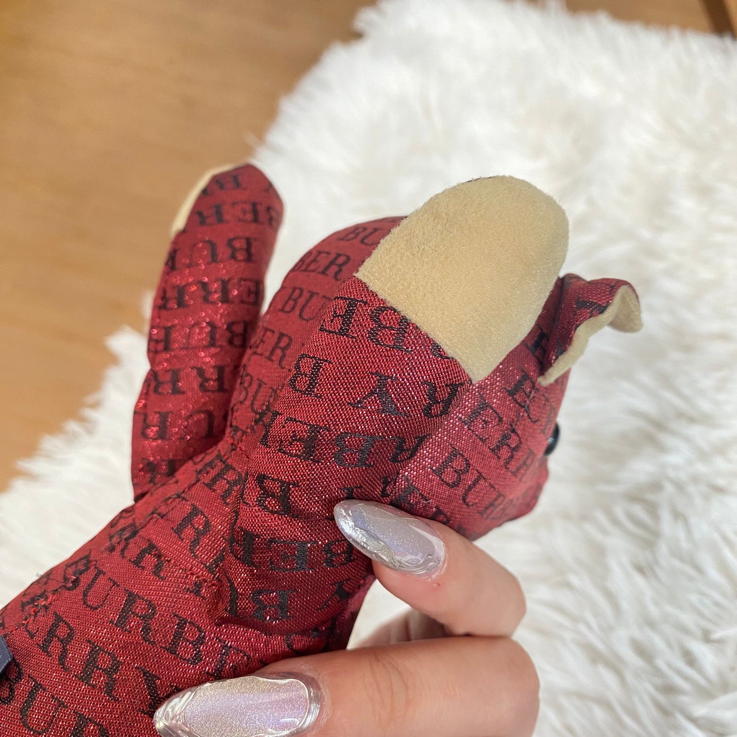 Burberry 閃閃紅熊仔