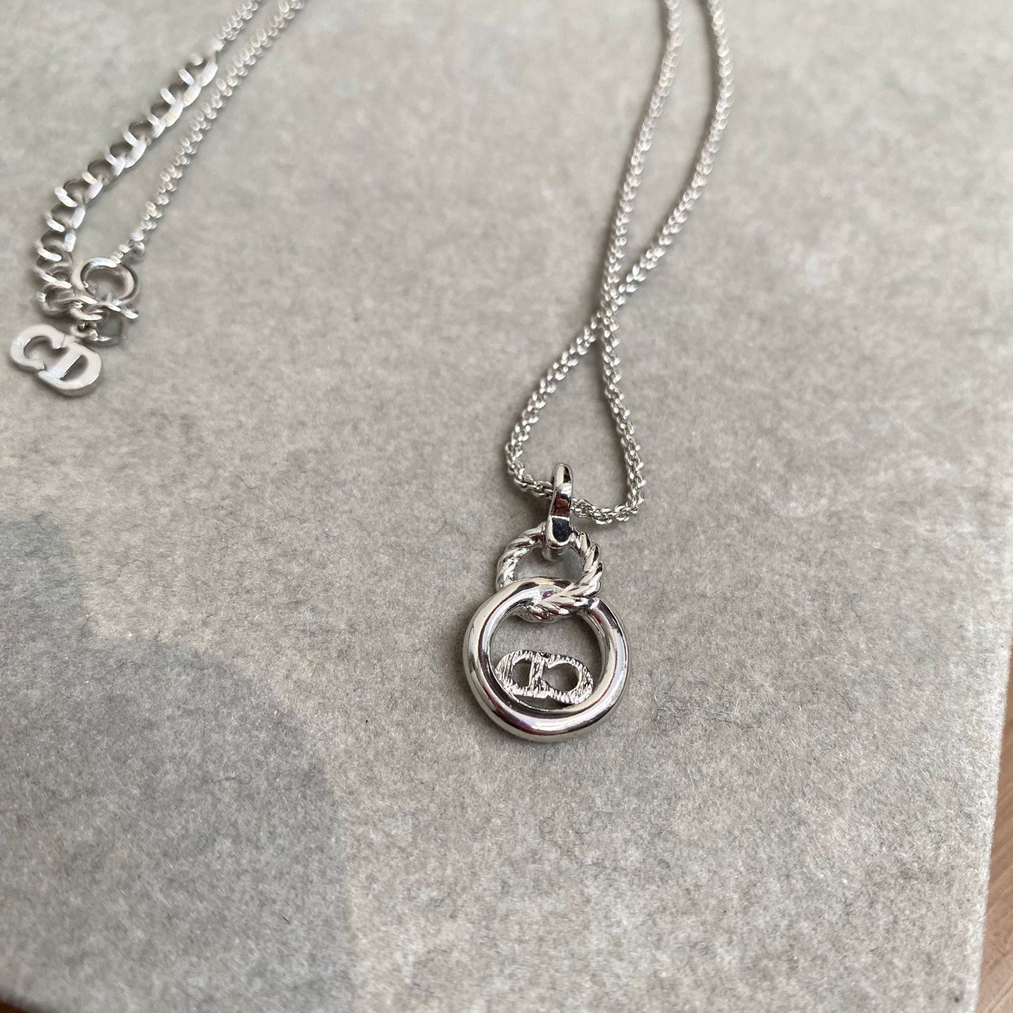 DIOR 頸鏈 有盒有塵袋