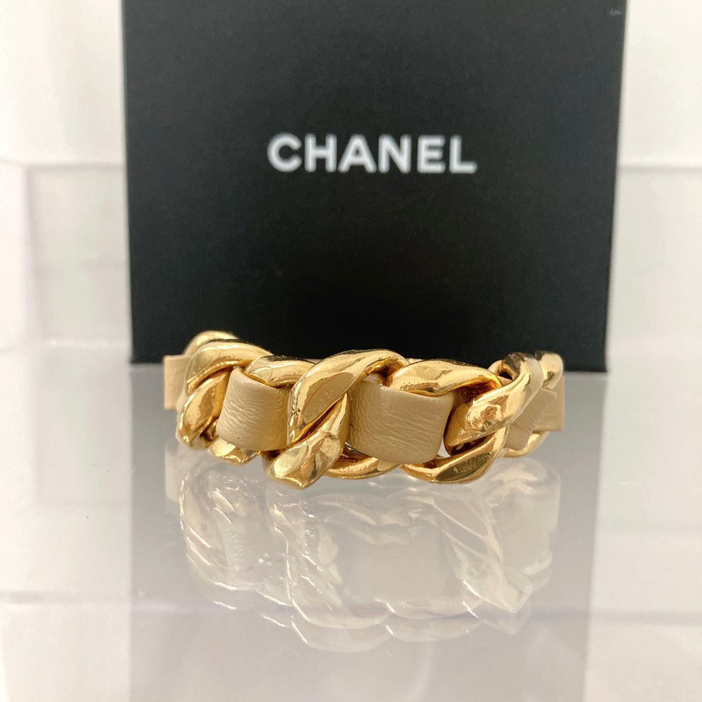 Chanel Lambskin Leather &amp; Gold Chain Bracelet (Beige) 經典金鏈羊皮手帶