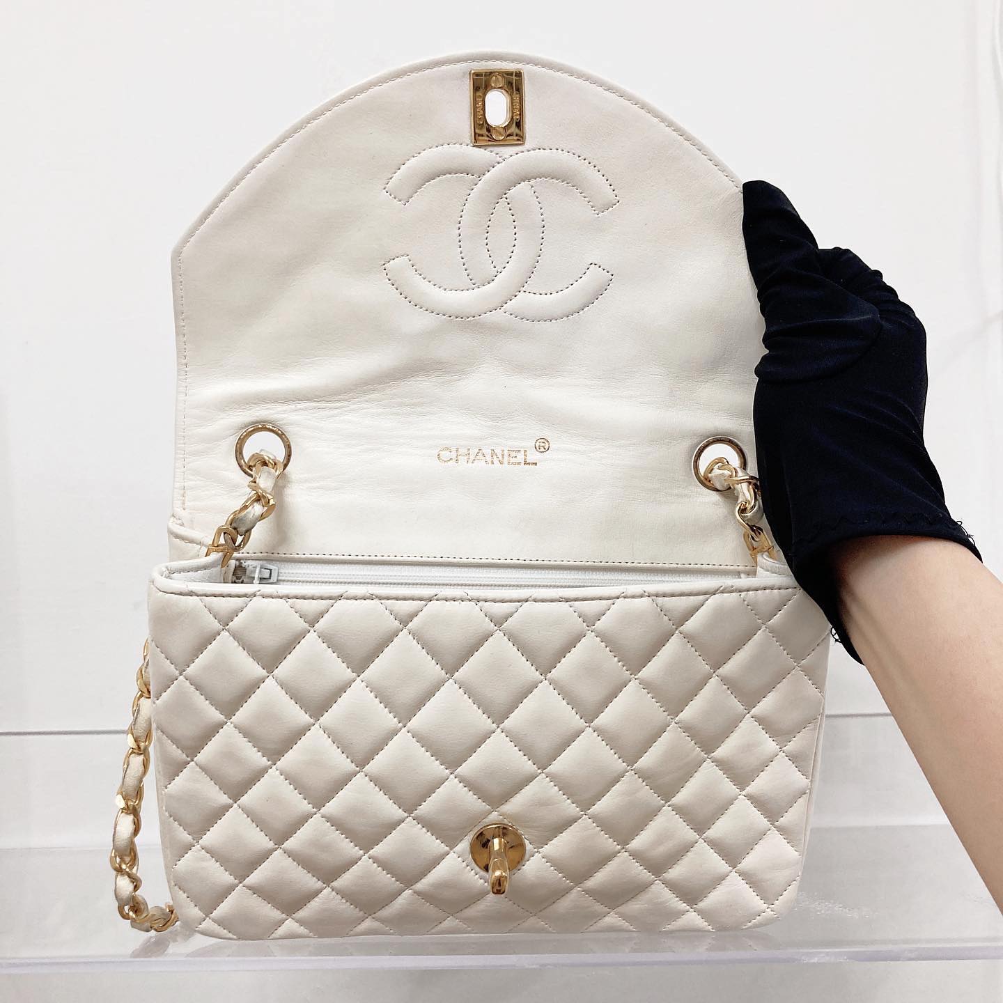 Chanel White 22cm 大全套 有卡 有貼 有塵袋 有盒