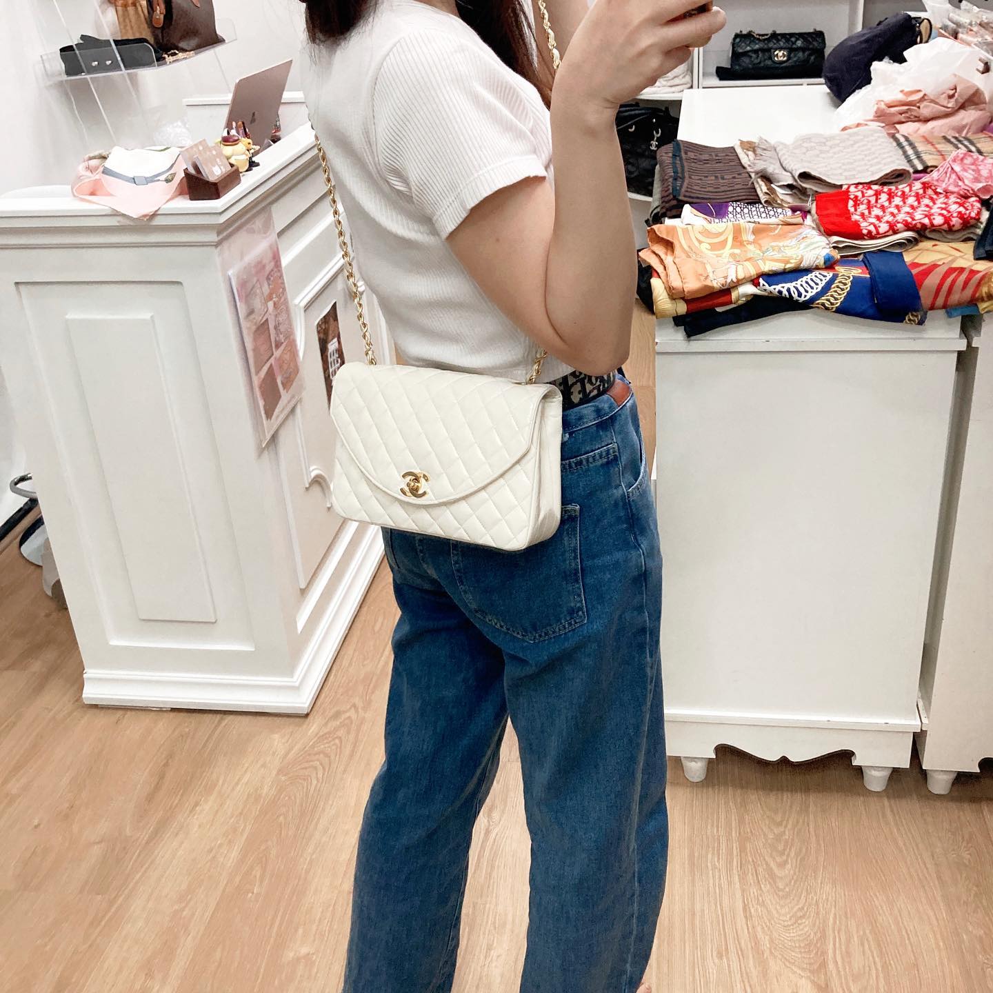 Chanel White 22cm 大全套 有卡 有貼 有塵袋 有盒