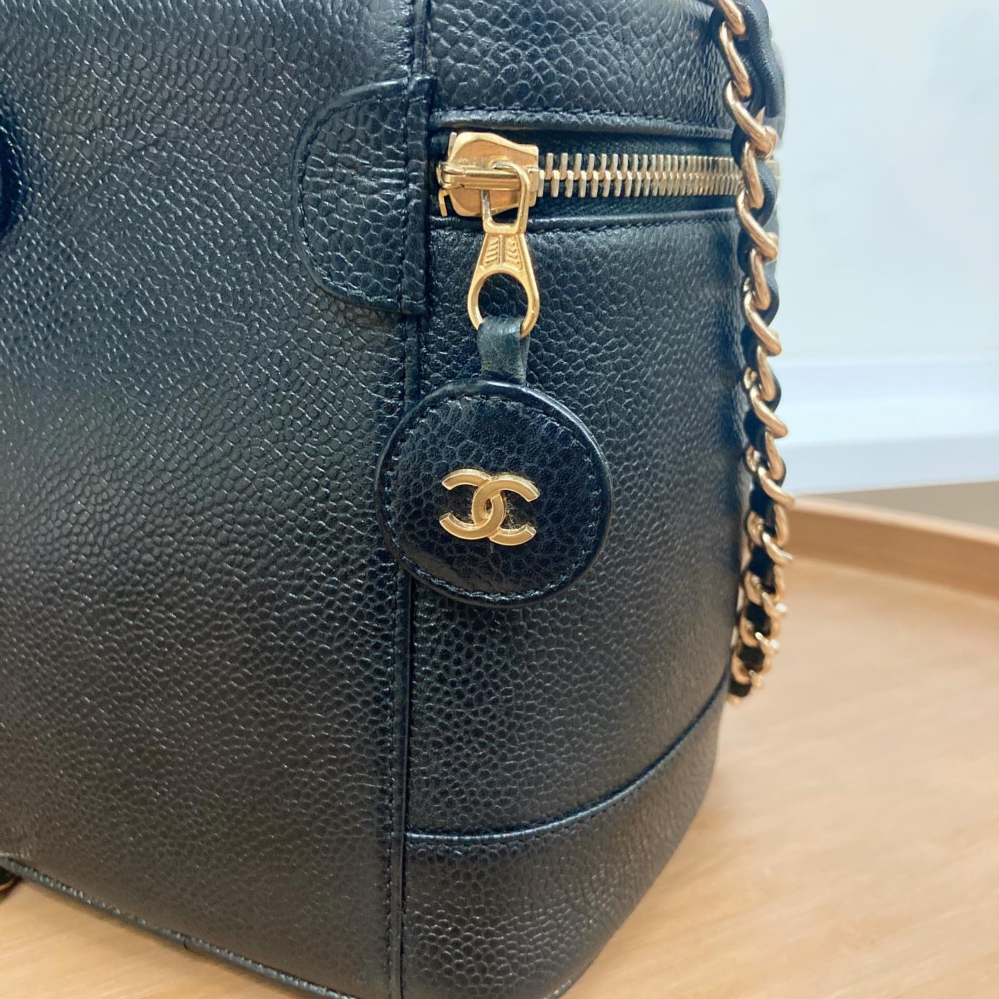 Chanel Vanity Case 牛皮魚子醬化妝袋 有卡有貼