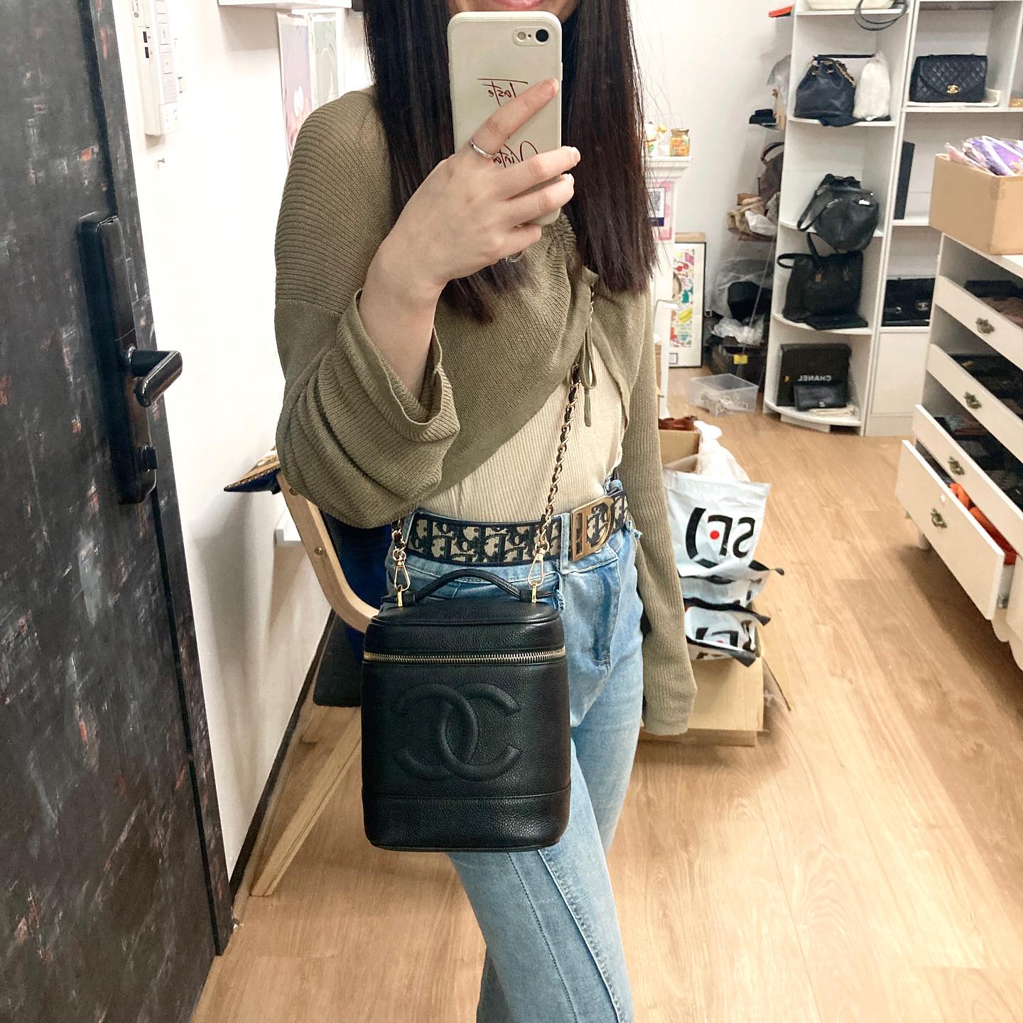 Chanel Vanity Case 牛皮魚子醬化妝袋 有卡有貼