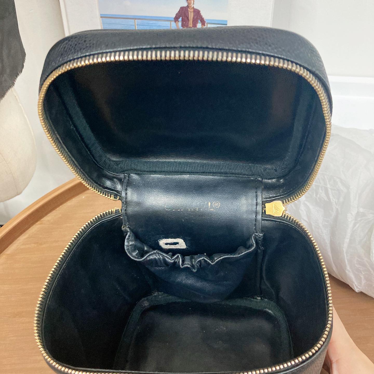 Chanel Vanity Case 牛皮魚子醬化妝袋 有卡有貼