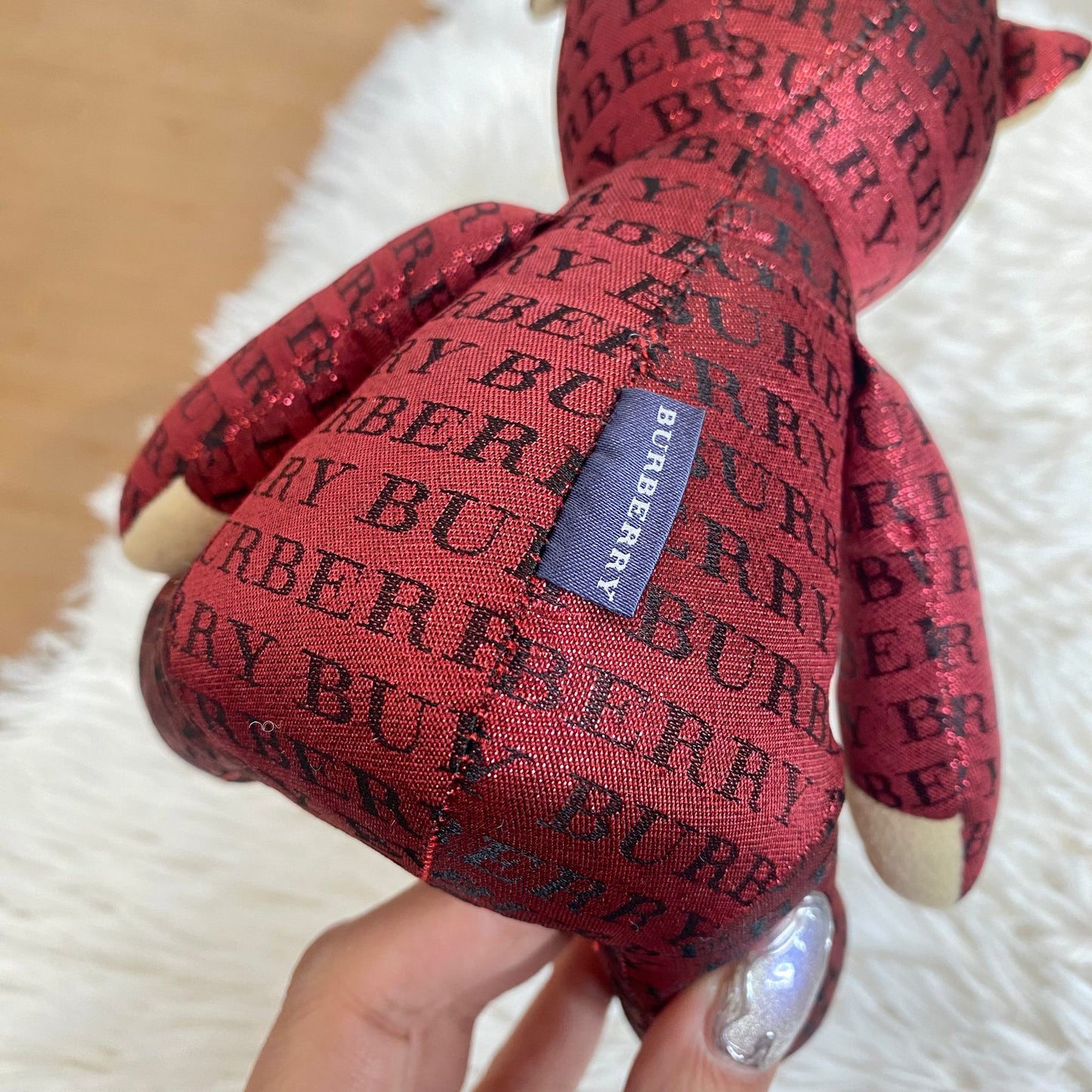 Burberry 閃閃紅熊仔