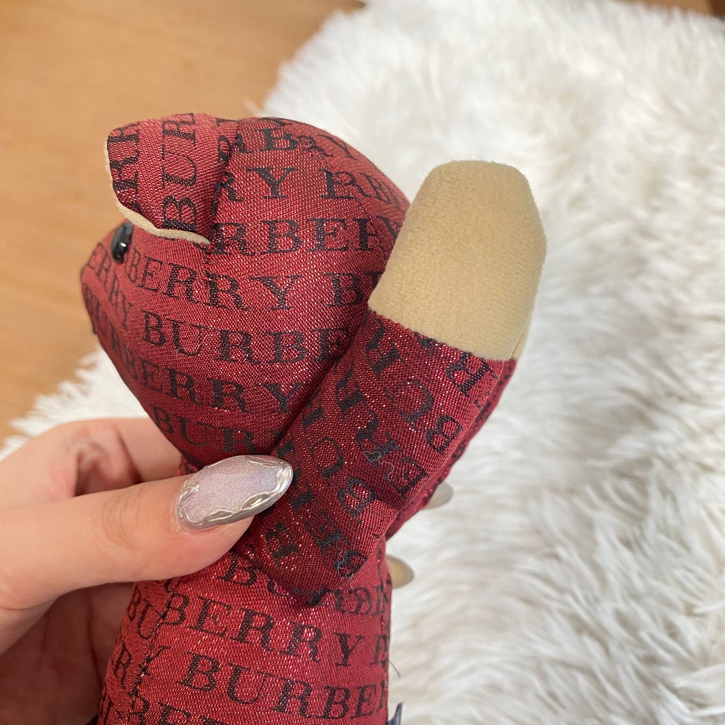 Burberry 閃閃紅熊仔