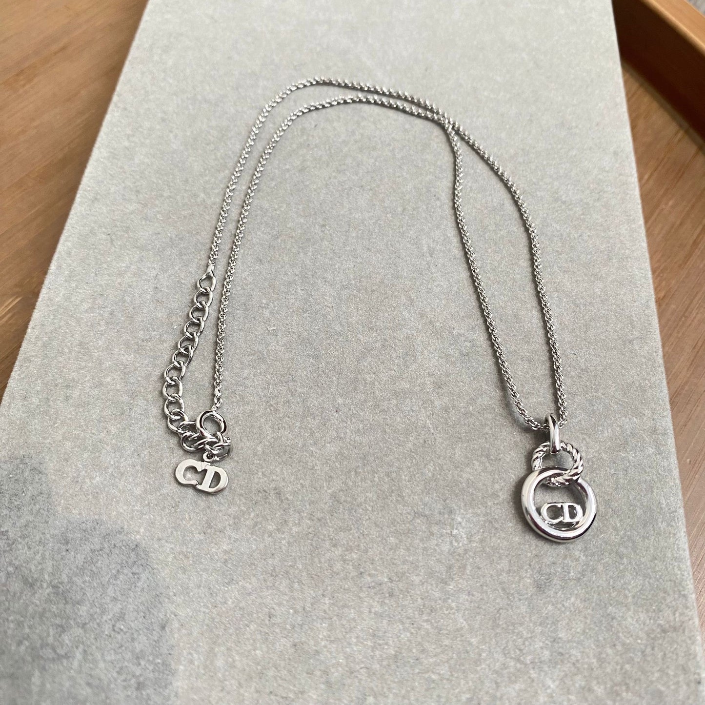 DIOR 頸鏈 有盒有塵袋