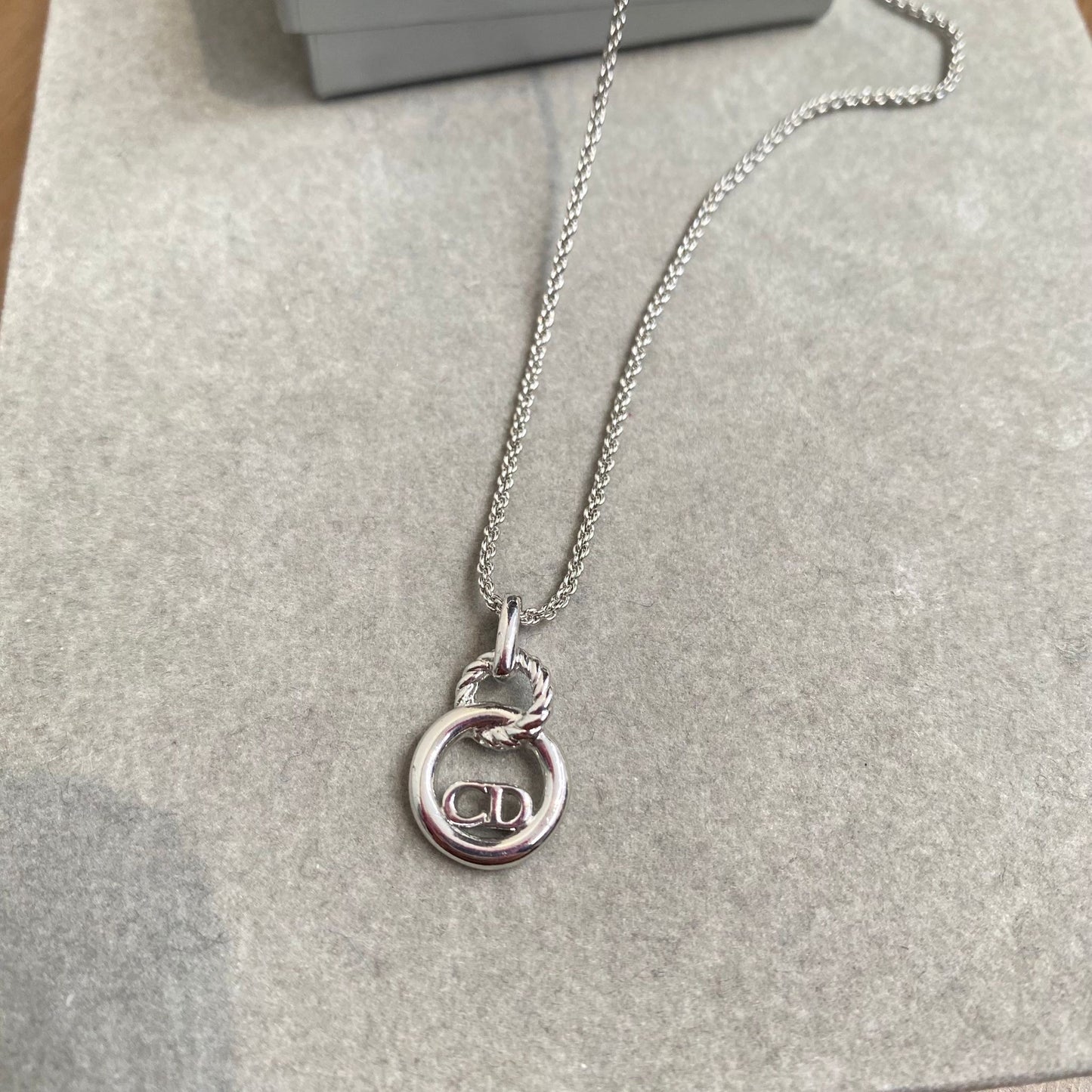 DIOR 頸鏈 有盒有塵袋