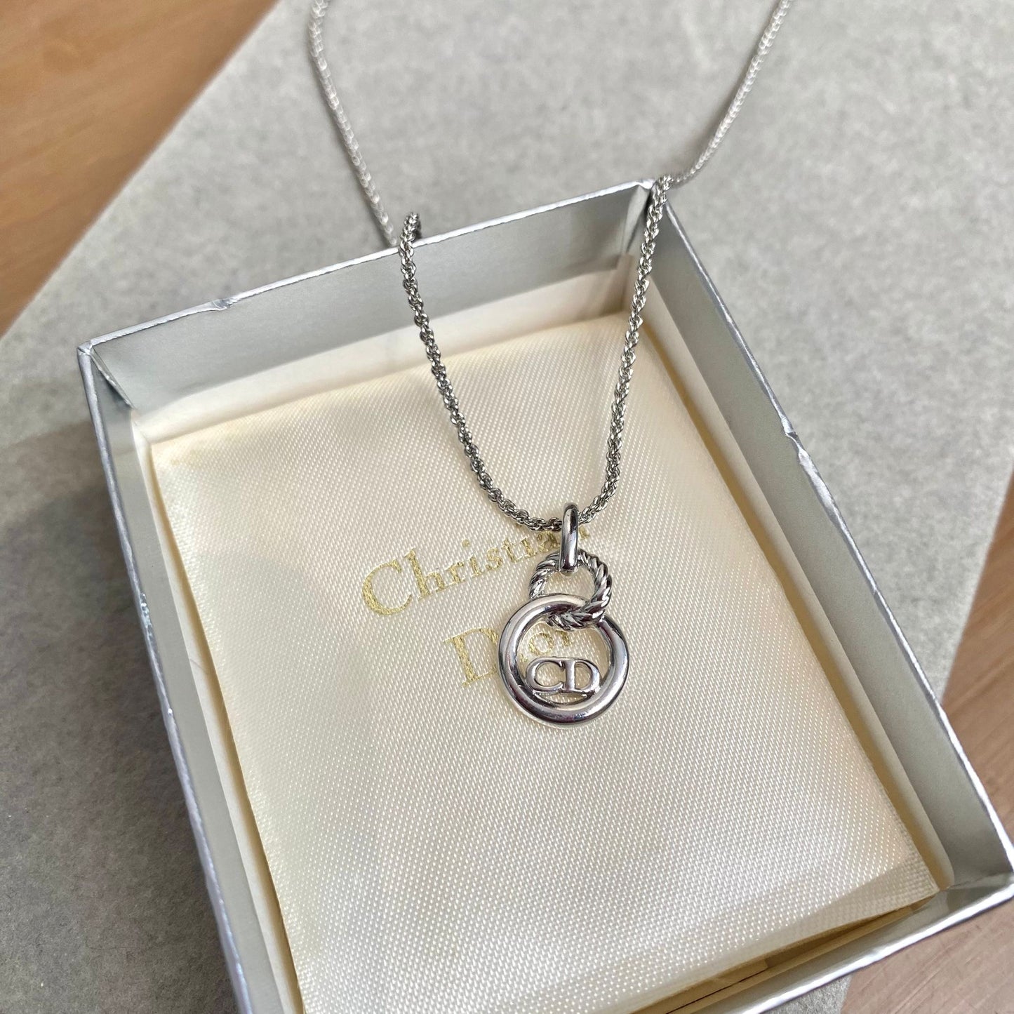 DIOR 頸鏈 有盒有塵袋