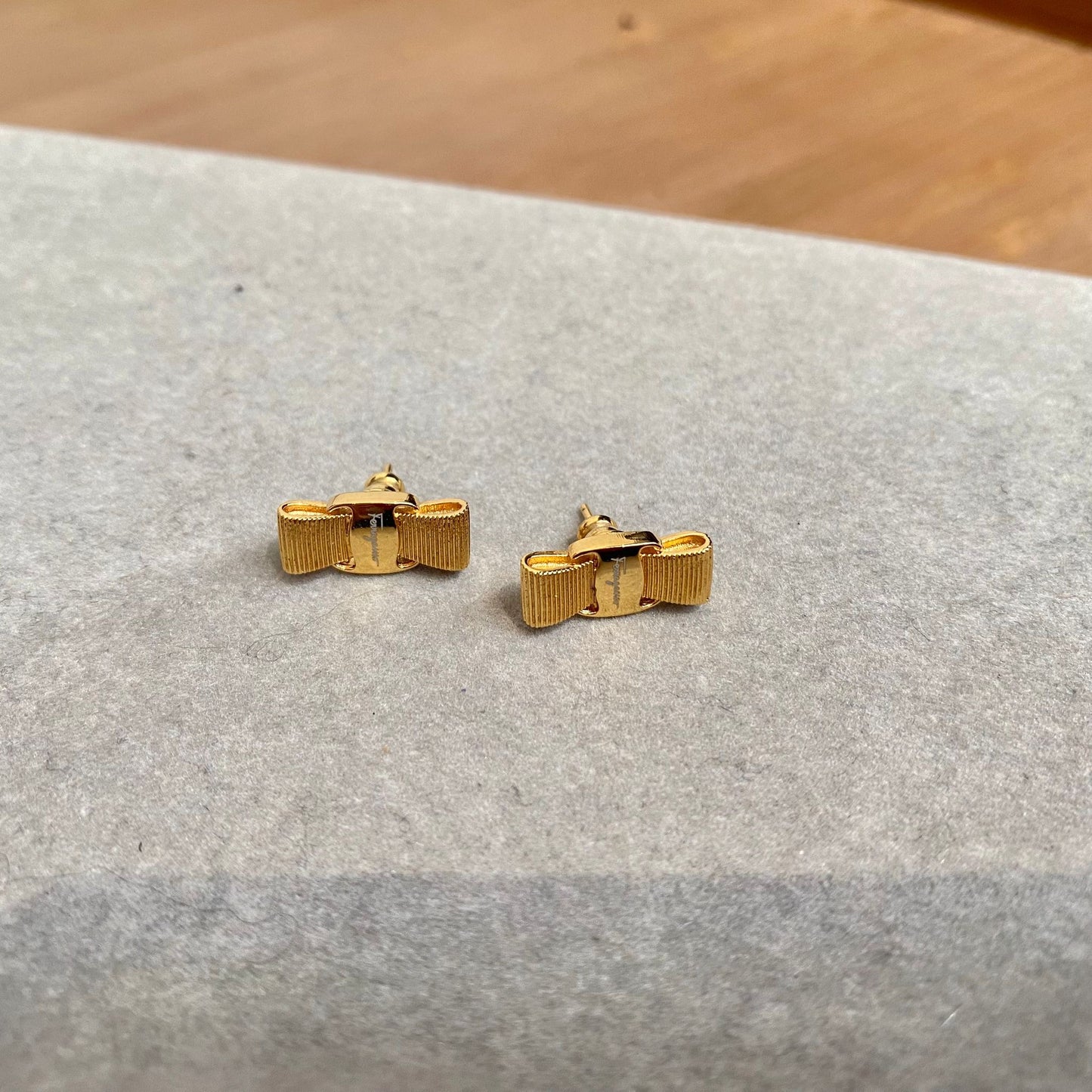 Ferragamo 蝴蝶結耳環 有盒有塵袋