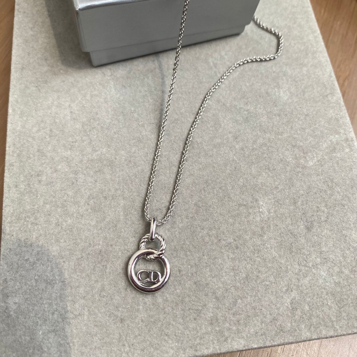 DIOR 頸鏈 有盒有塵袋