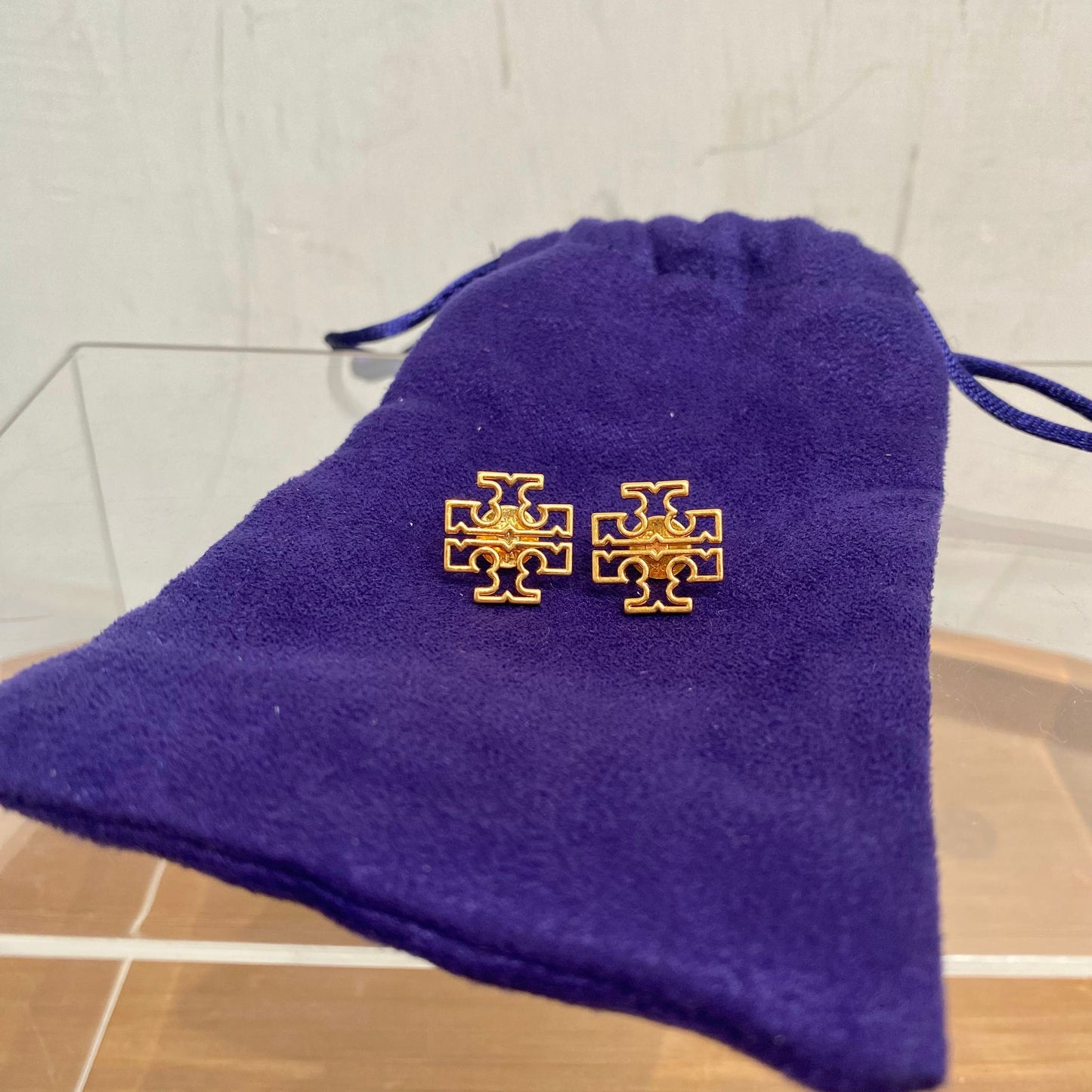 Tory Burch LOGO耳針耳環 有塵袋