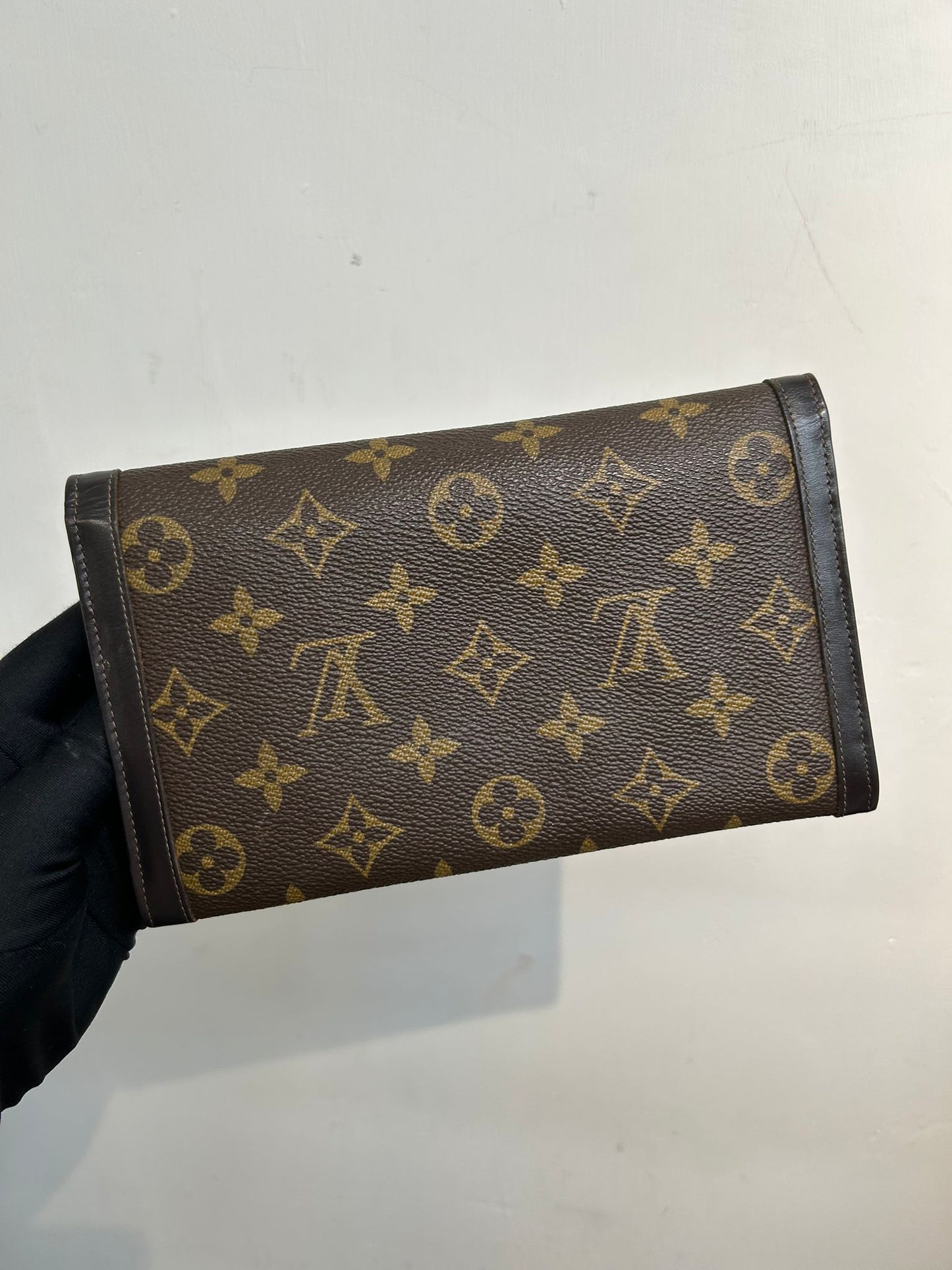 LV 老花x黑邊 Pouch