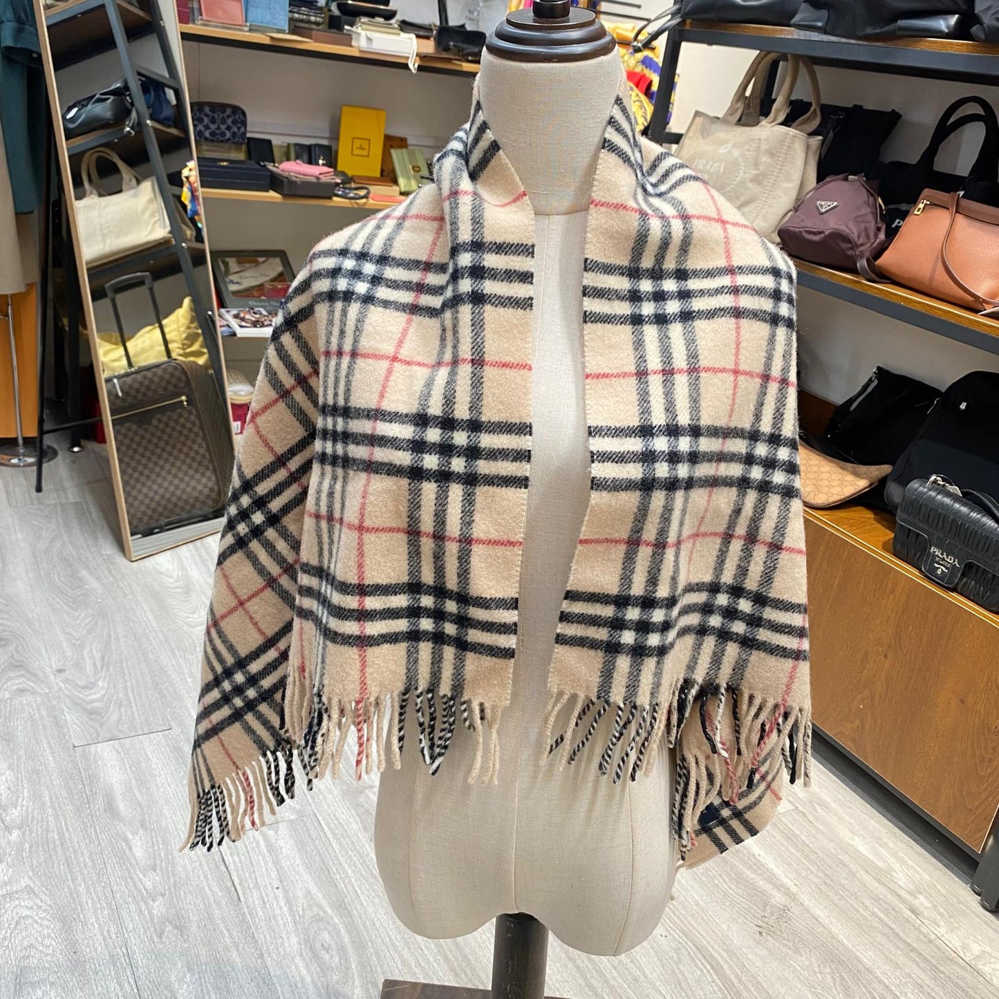 Burberry 100%Wool 披肩