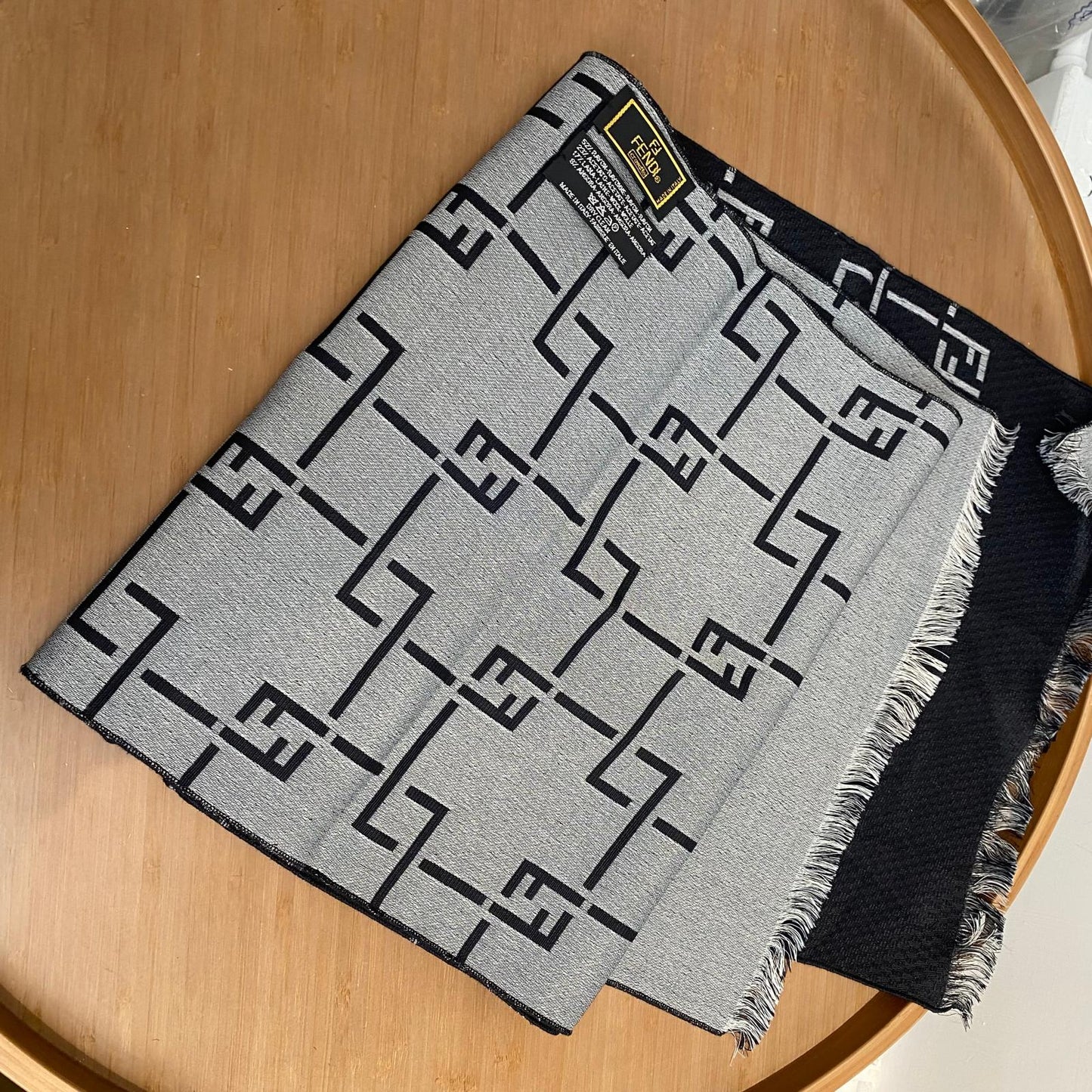 Fendi 頸巾