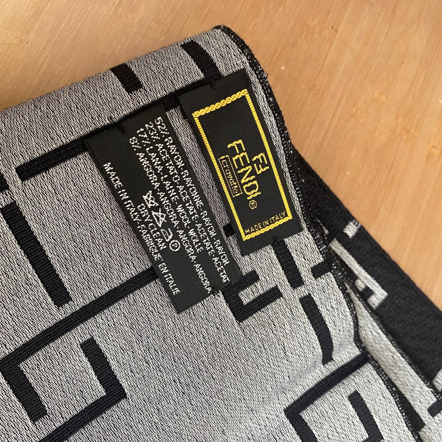 Fendi 頸巾