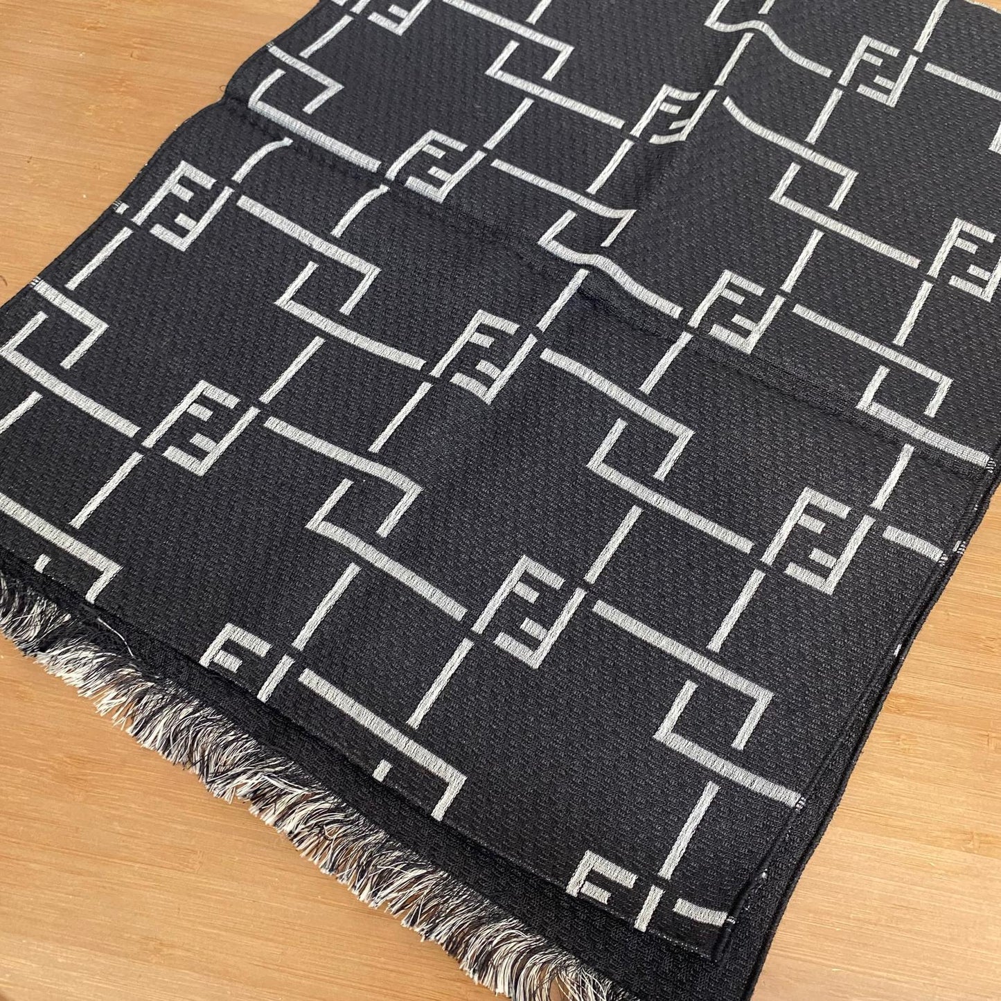 Fendi 頸巾