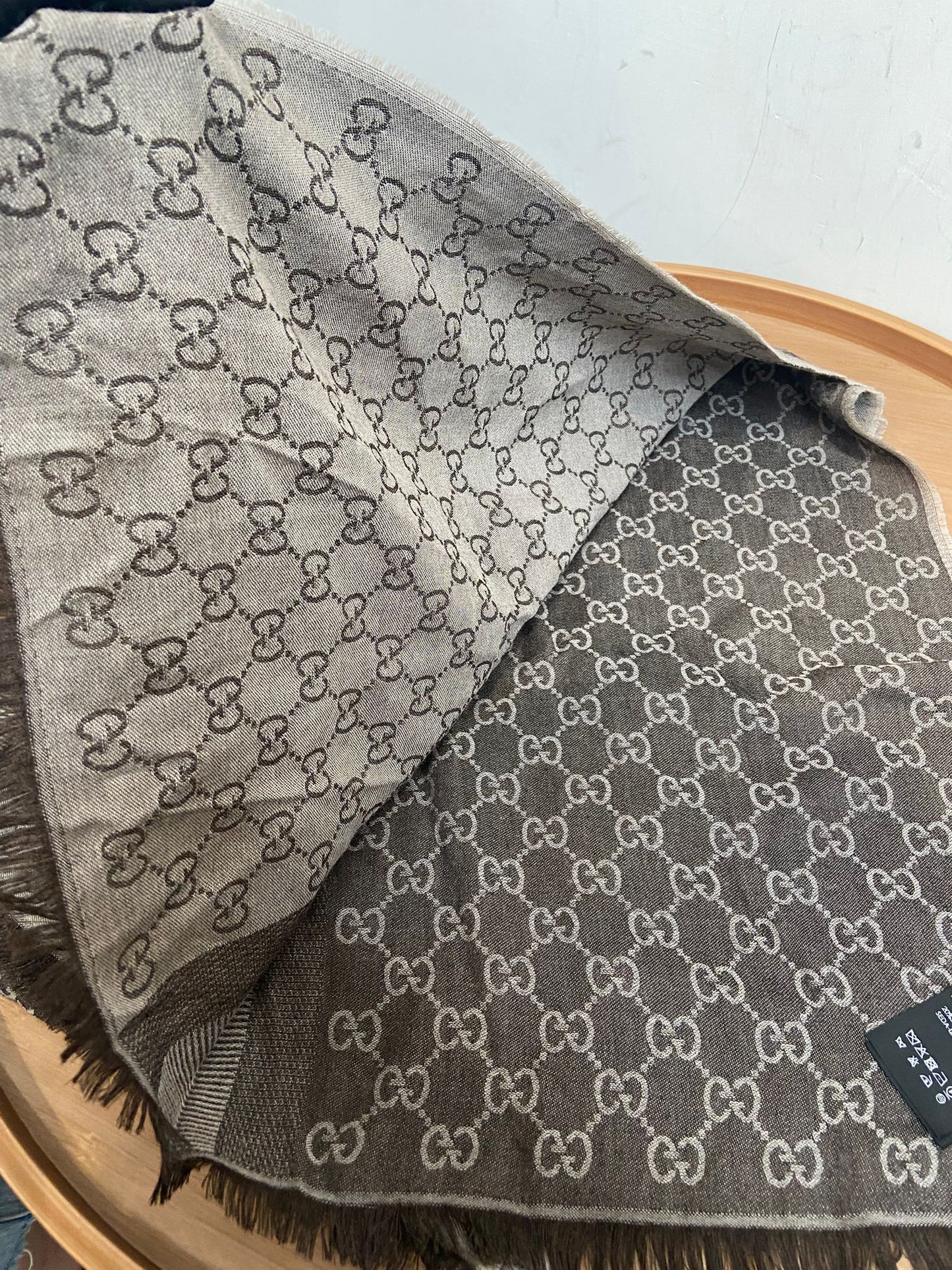 Gucci scarf 灰色深淺雙色