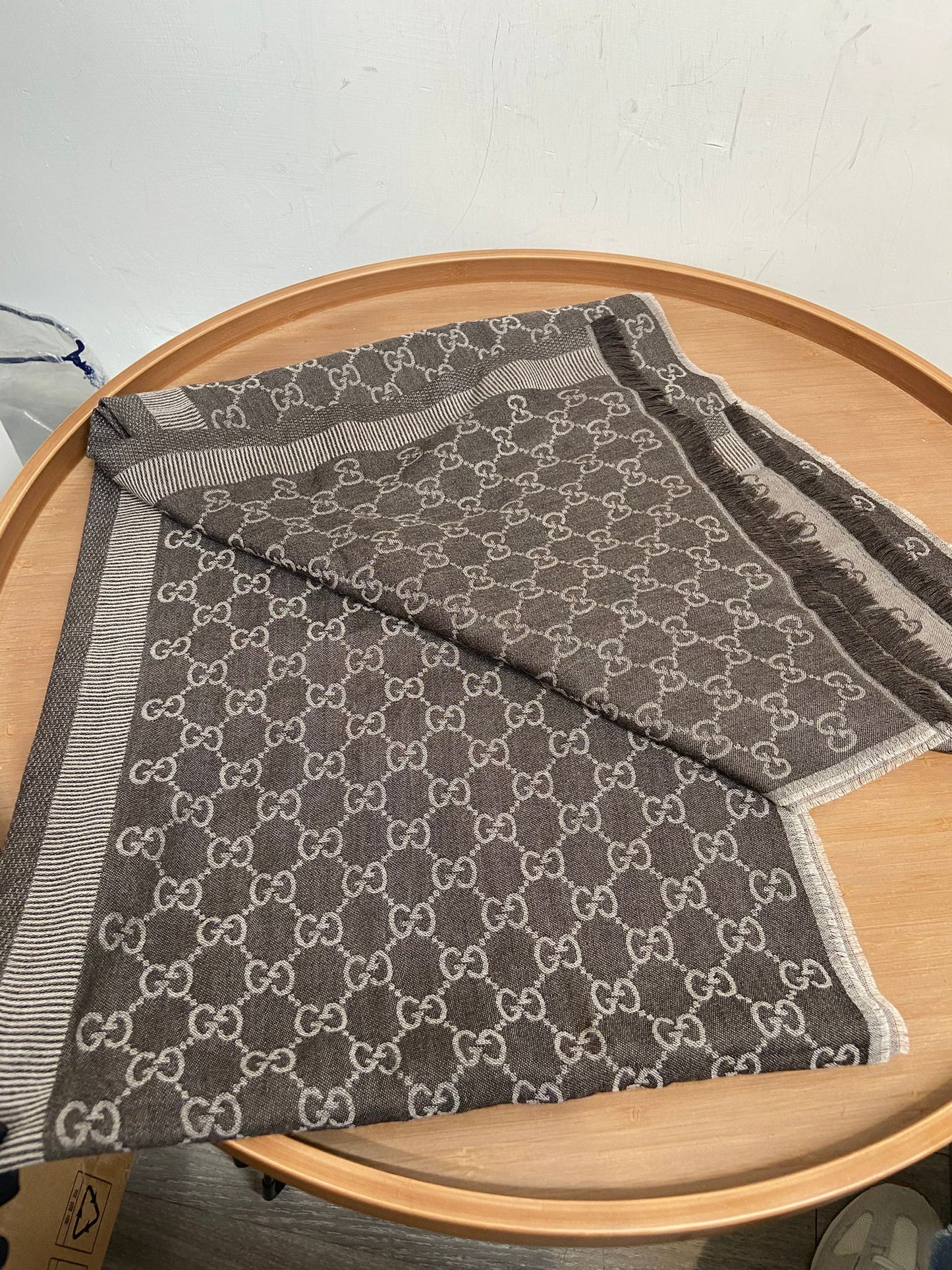 Gucci scarf 灰色深淺雙色