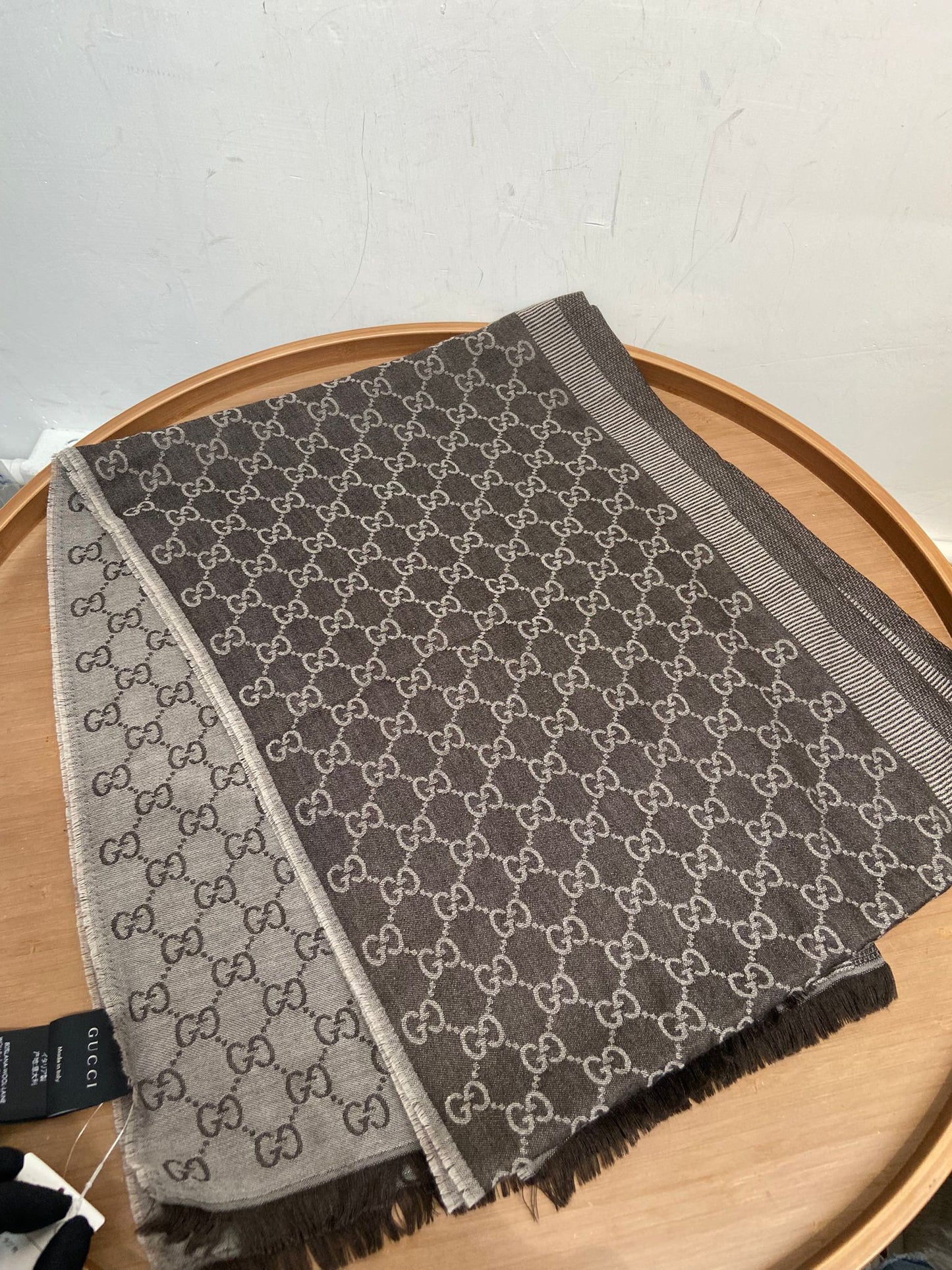 Gucci scarf 灰色深淺雙色