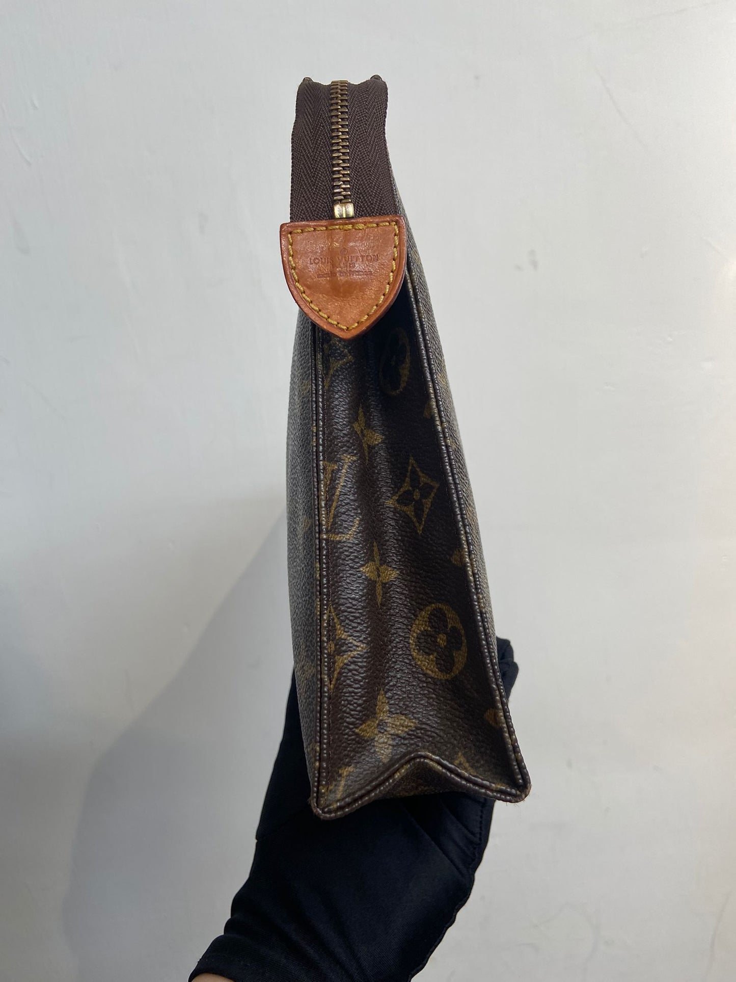 LV POUCH 洗漱包