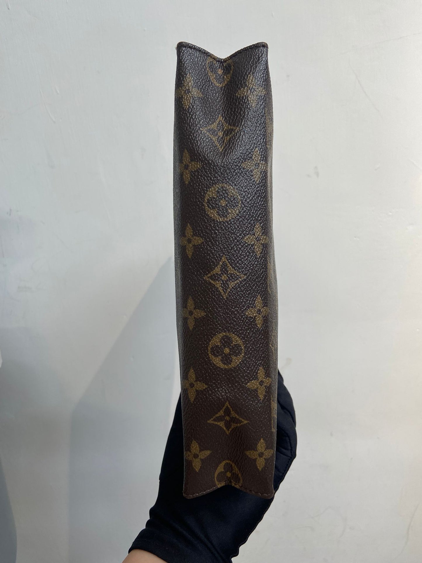 LV POUCH 洗漱包
